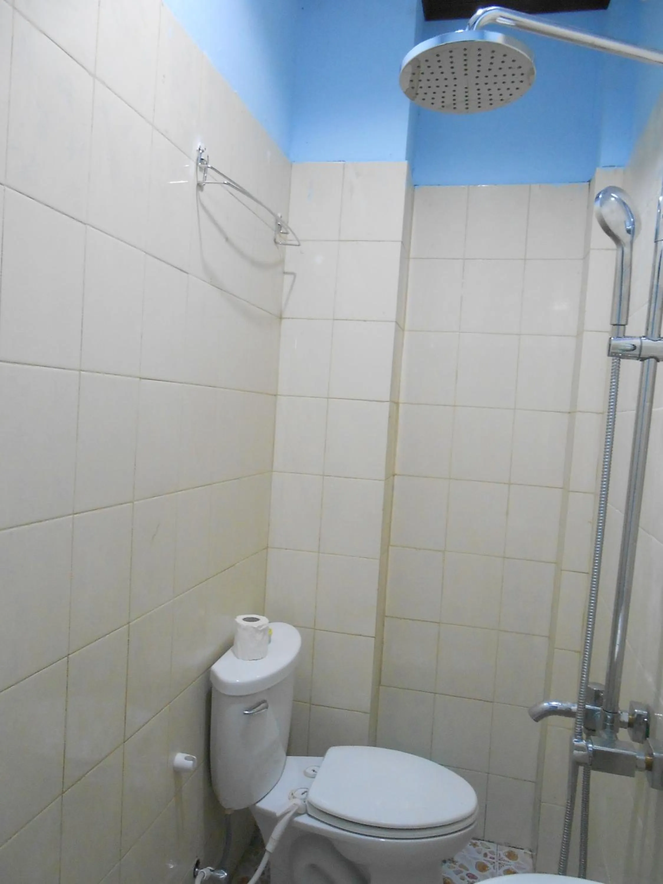 Bathroom in Lucky Backpacker Hostel