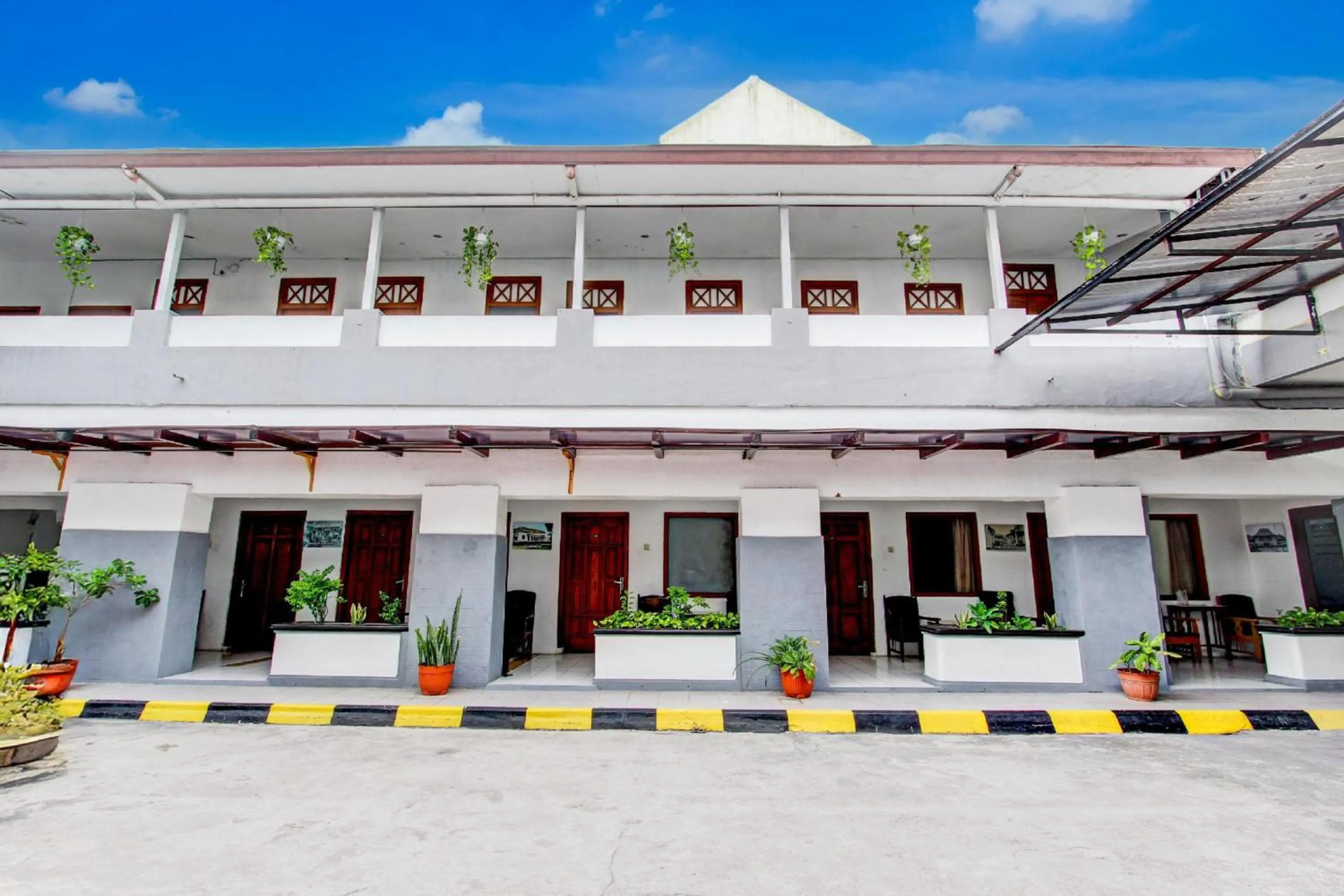 Lobby or reception in Collection O Jalan Slamet Riyadi Near Kampung Batik Kauman Formerly Hotel Grand Kota