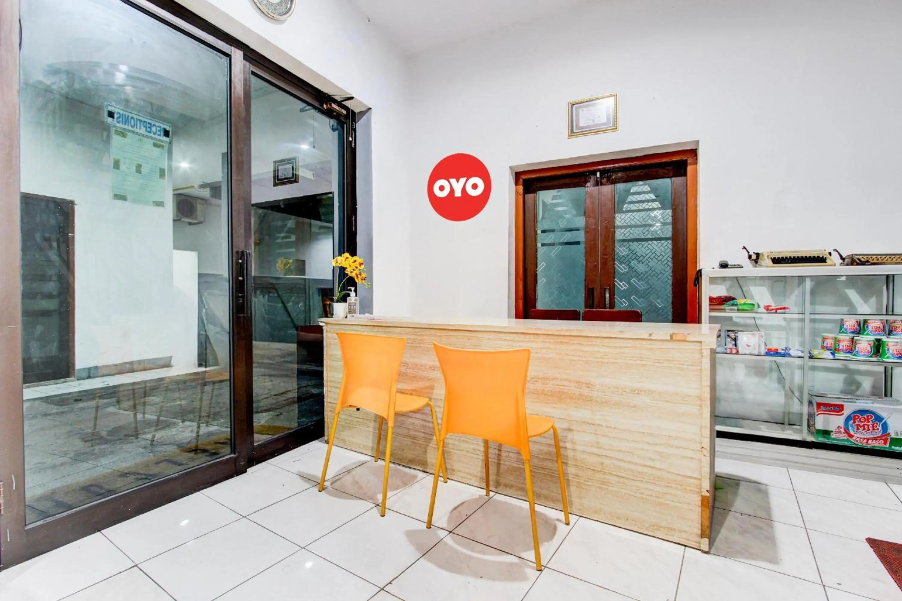 Lobby or reception in Collection O Jalan Slamet Riyadi Near Kampung Batik Kauman Formerly Hotel Grand Kota