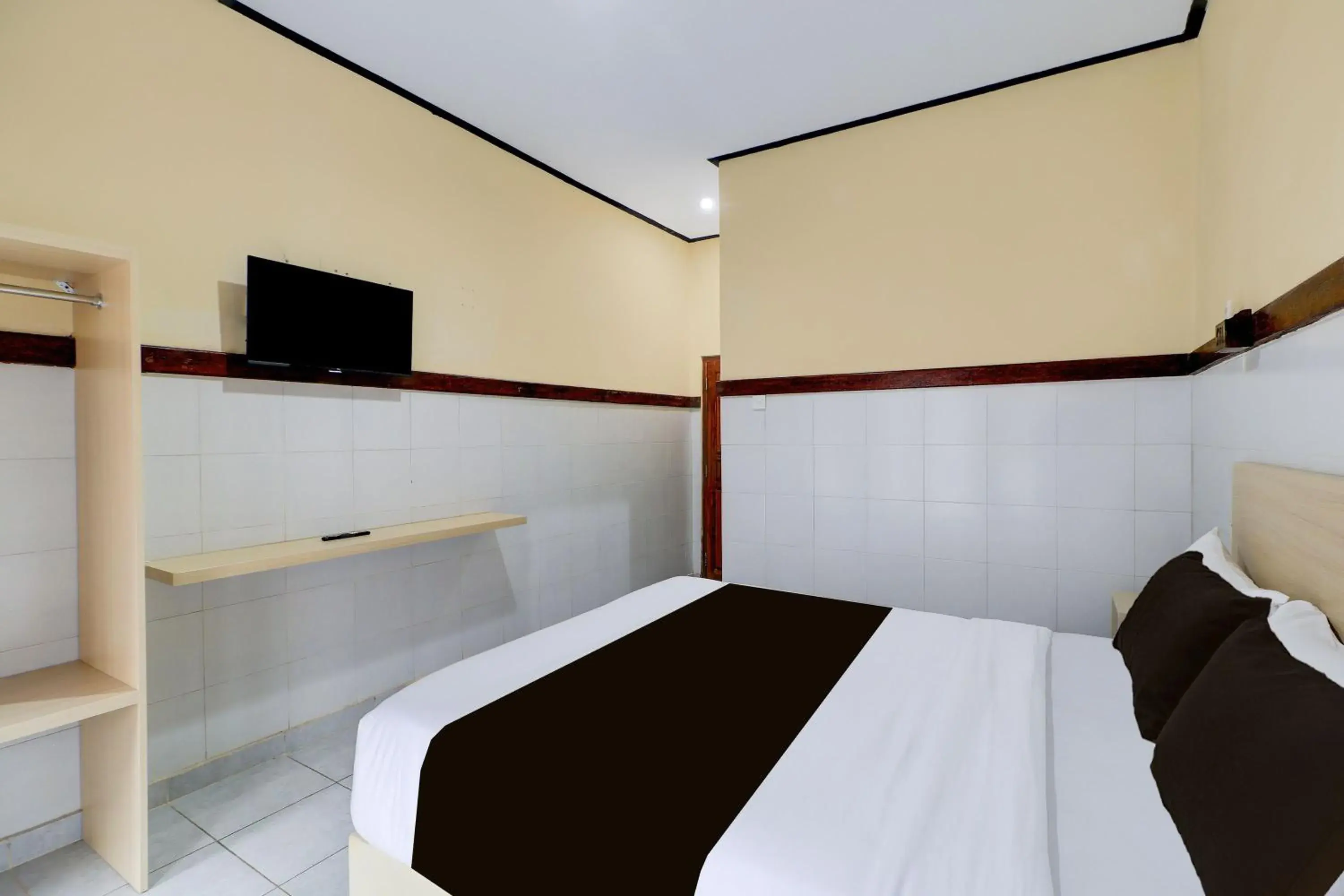 Superior Suite in Townhouse Oak Legian Near Legian Beach Formerly Sayang Maha Merta Superior Suite in Townhouse Oak Legian Near Legian Beach Formerly Sayang Maha Merta