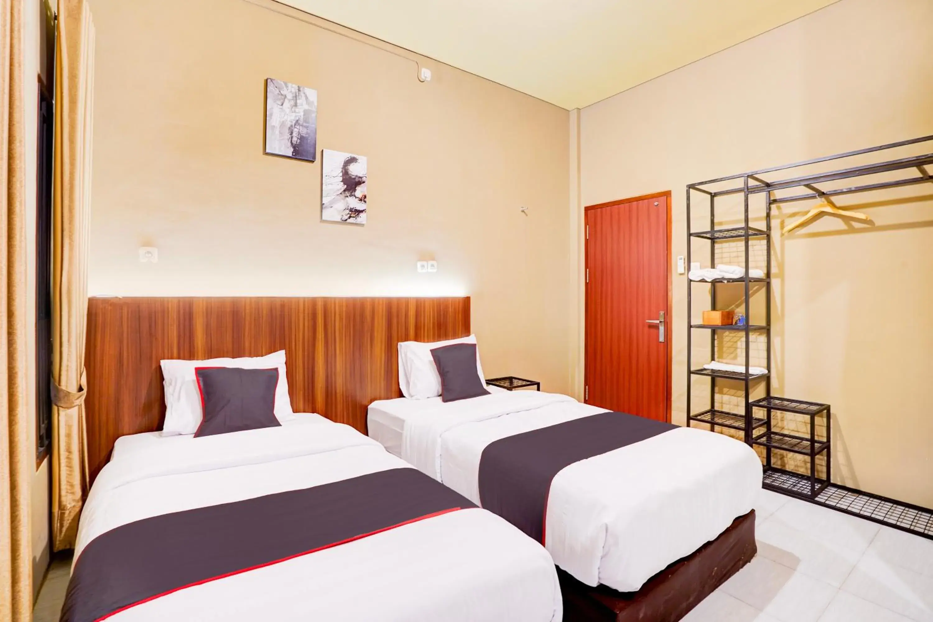 Superior Twin Room in Collection O Padang City Center Near Transmart Padang Formerly De Orchids Superior Twin Room in Collection O Padang City Center Near Transmart Padang Formerly De Orchids