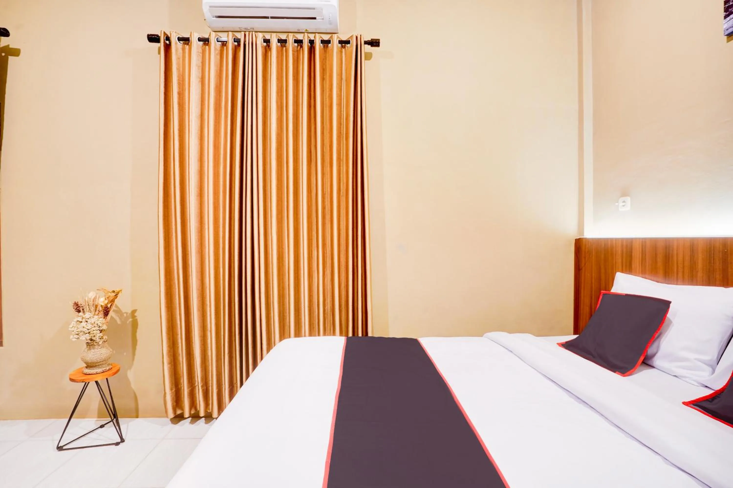 Bed in Collection O Padang City Center Near Transmart Padang Formerly De Orchids