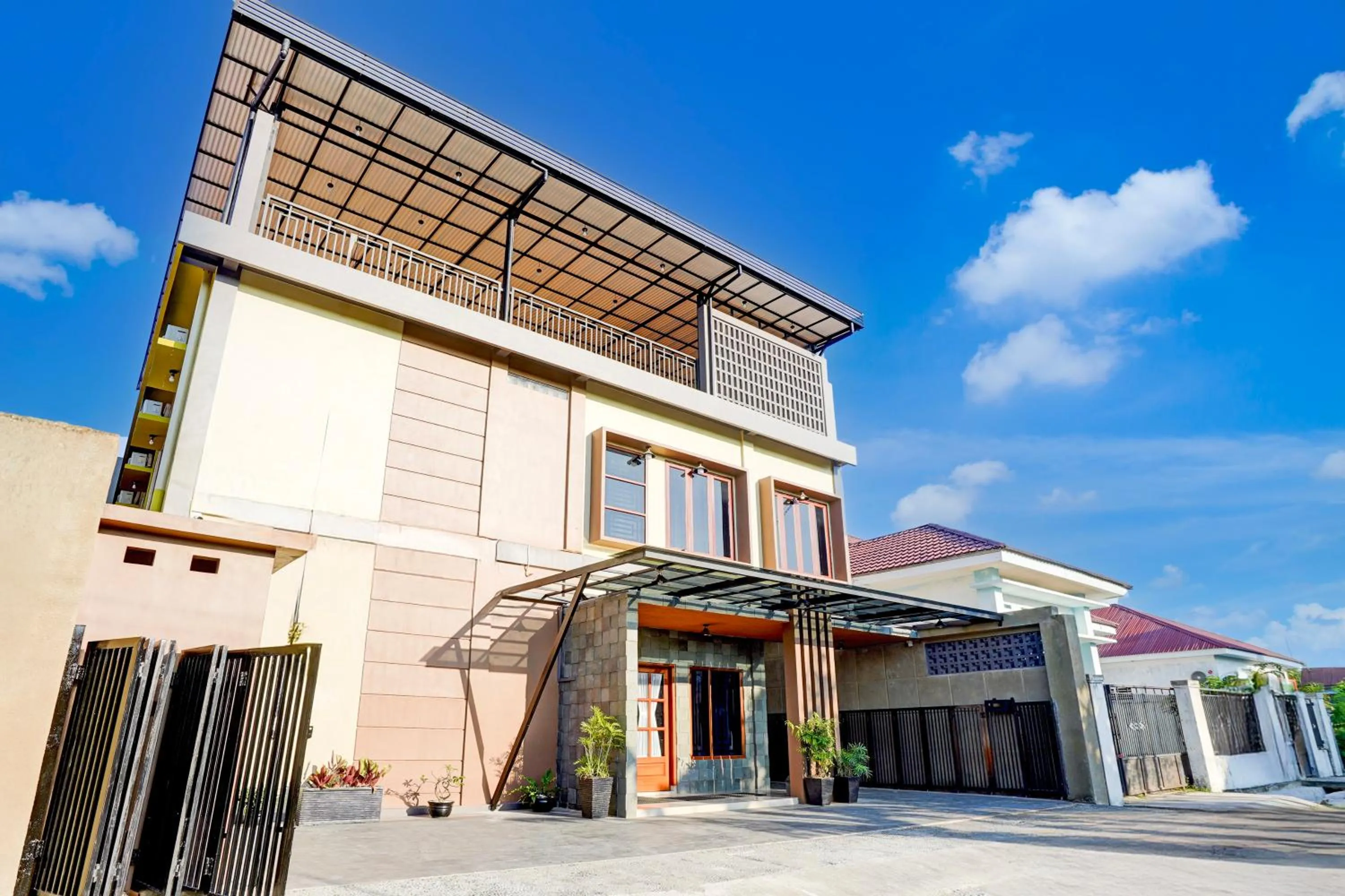 Facade/entrance in Collection O Padang City Center Near Transmart Padang Formerly De Orchids