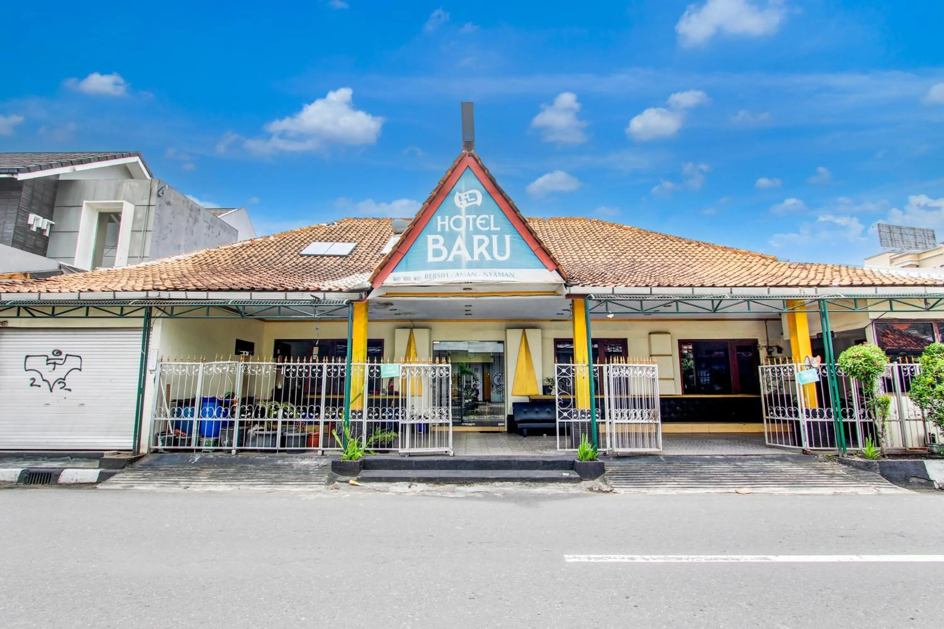 Facade/entrance in Hotel O Jalan Malioboro Near Stasiun Tugu Yogyakarta Formerly Hotel Baru