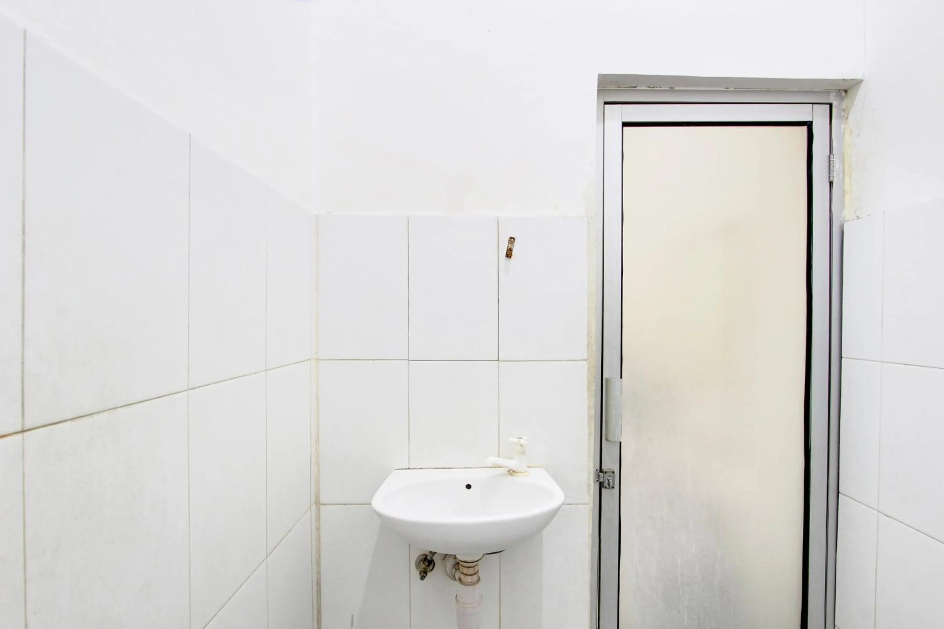 Bathroom in Hotel O Jalan Malioboro Near Stasiun Tugu Yogyakarta Formerly Hotel Baru