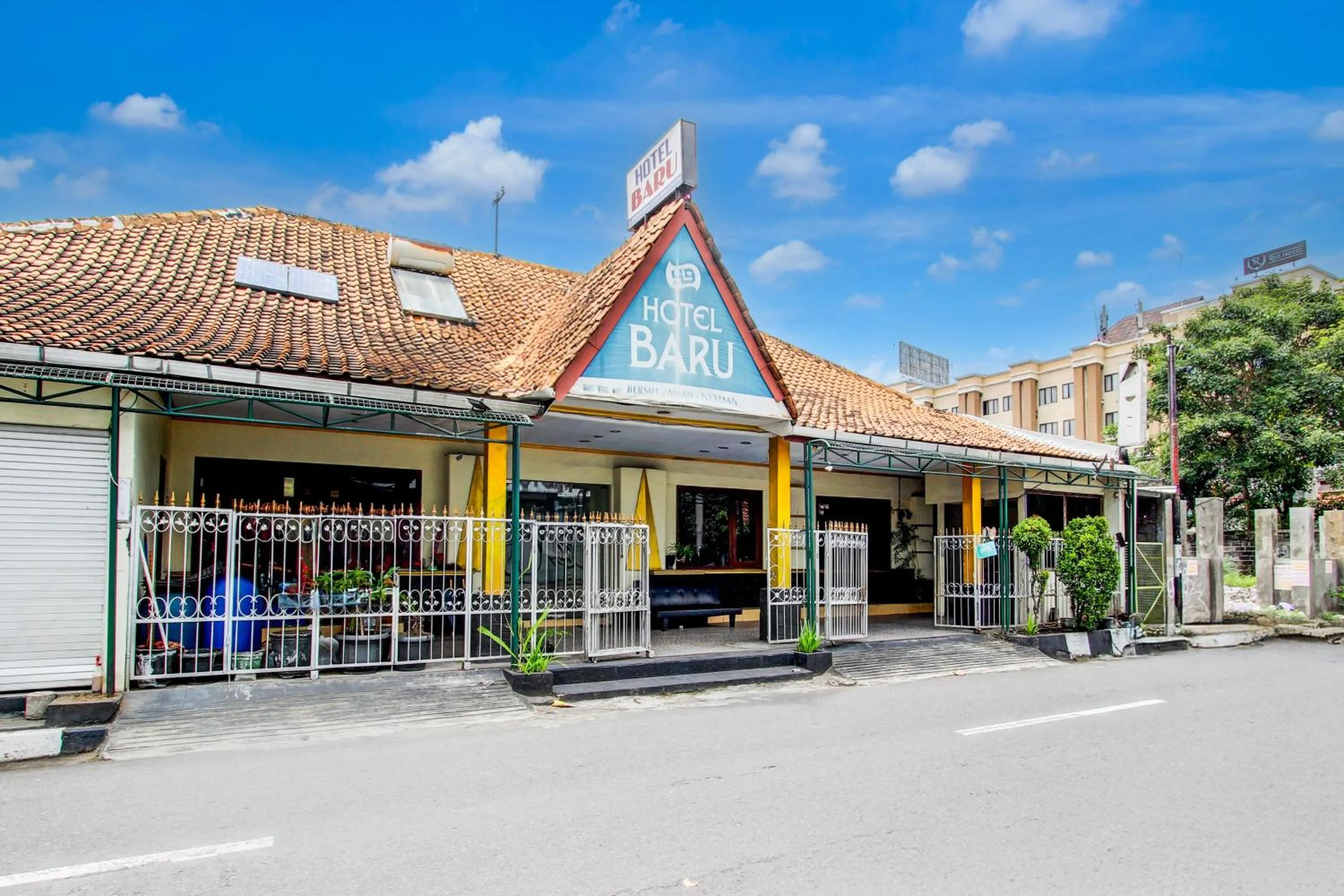 Facade/entrance in Hotel O Jalan Malioboro Near Stasiun Tugu Yogyakarta Formerly Hotel Baru