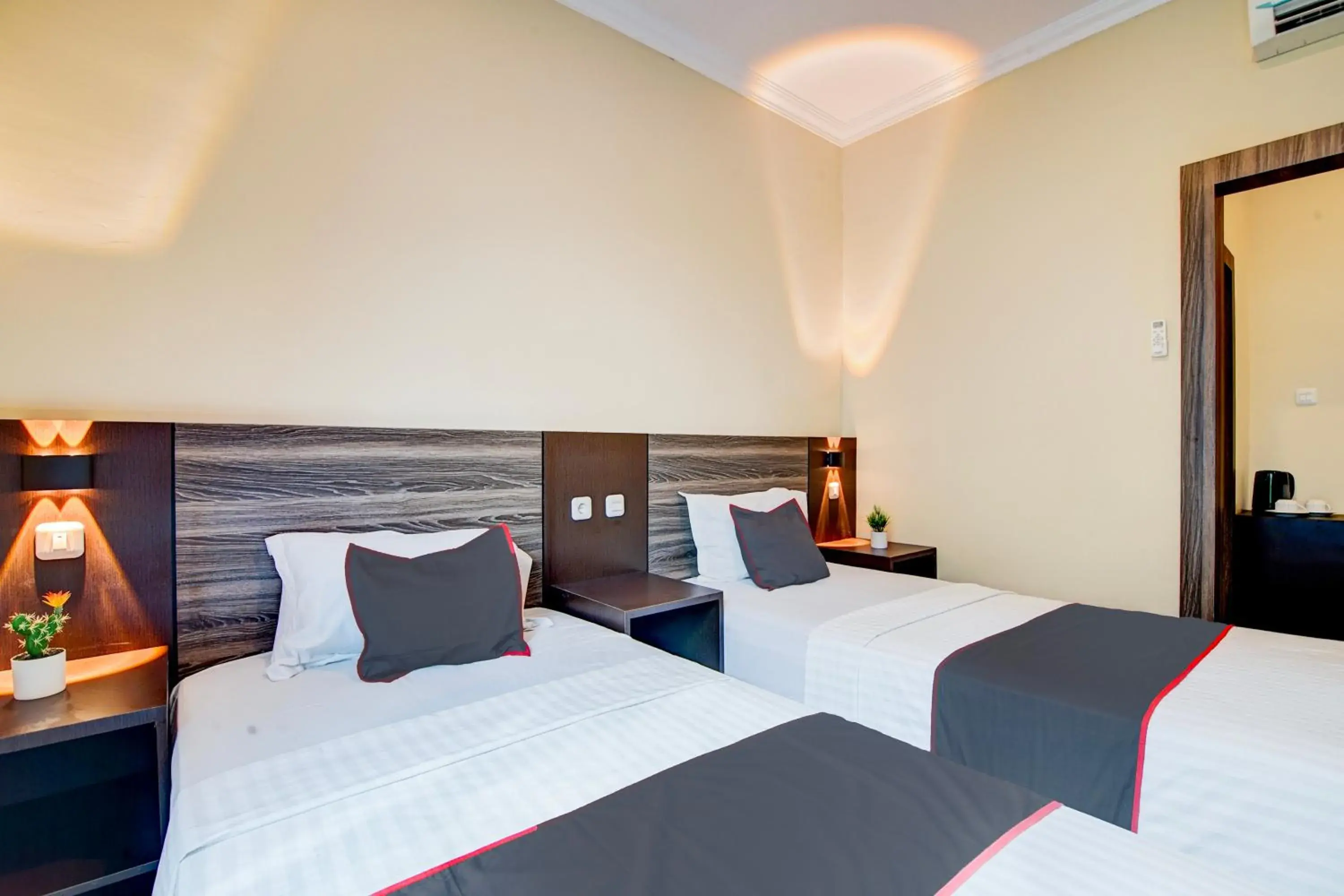 Delxue Twin Room in Collection O Pusat Kota Pekanbaru Near Rumah Sakit Prima Formerly King's Homestay Delxue Twin Room in Collection O Pusat Kota Pekanbaru Near Rumah Sakit Prima Formerly King's Homestay
