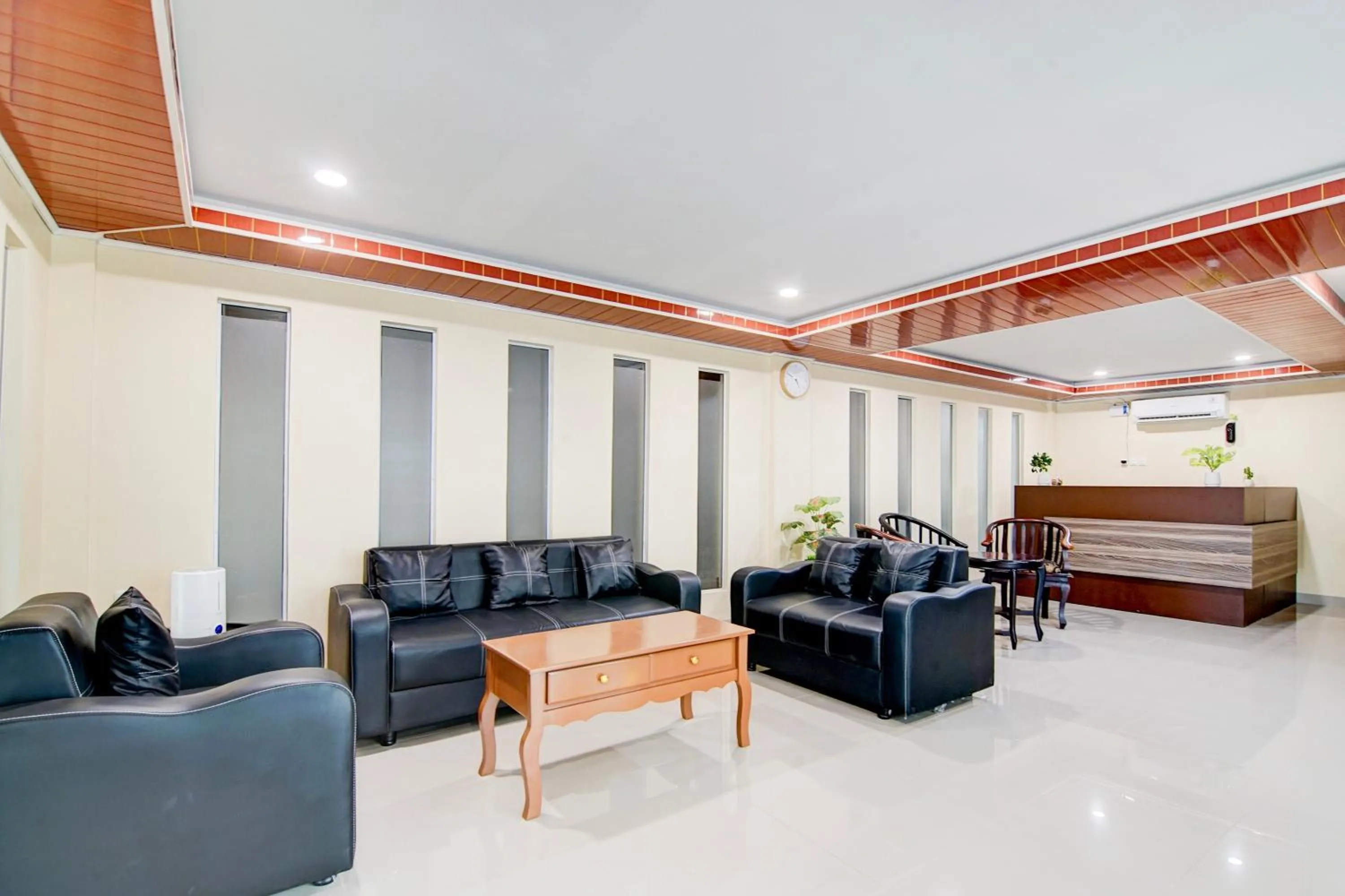 Seating area in Collection O Pusat Kota Pekanbaru Near Rumah Sakit Prima Formerly King's Homestay