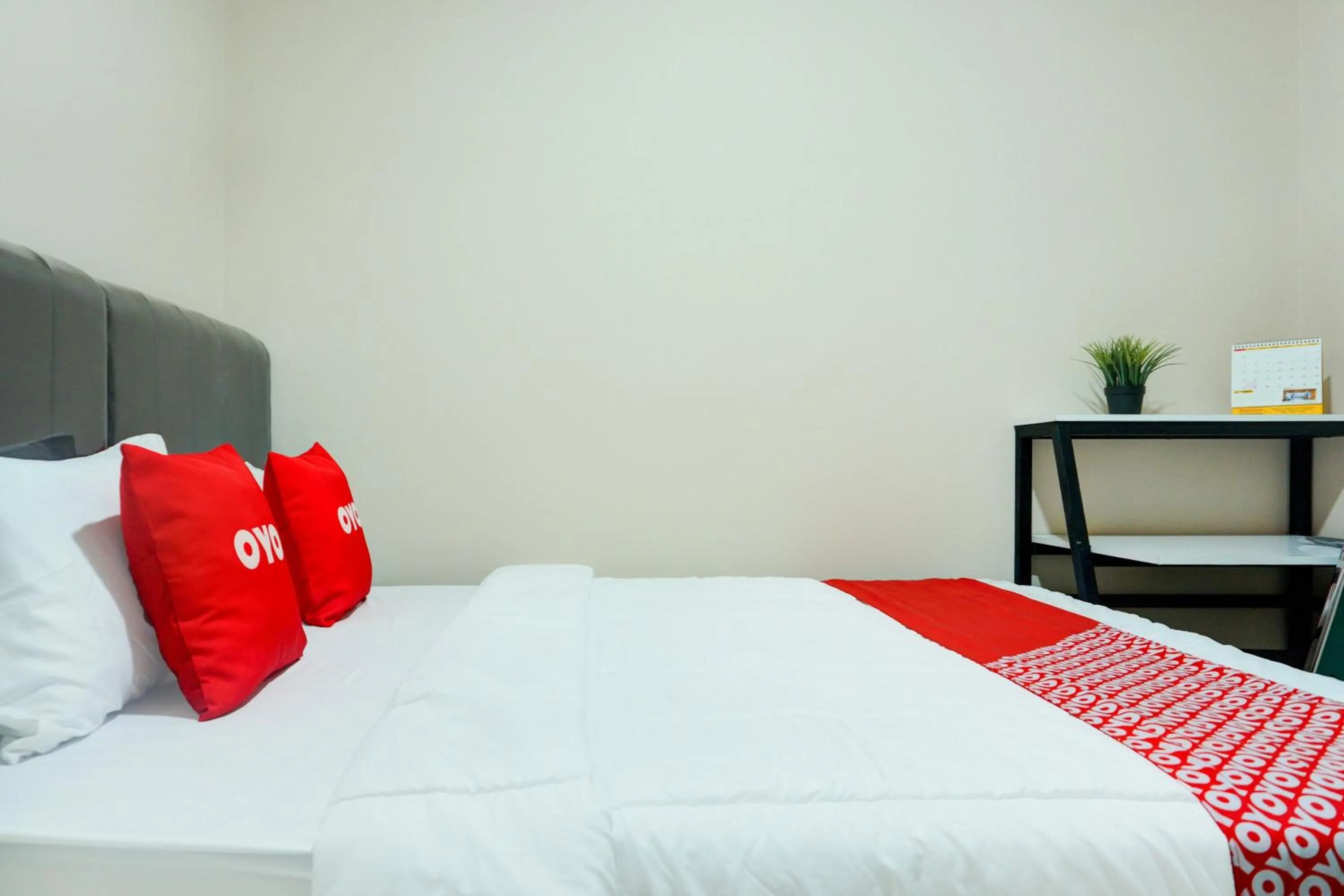 Bedroom, Bed in Hotel O Kedaton Near Rumah Sakit Advent Bandar Lampung Formerly Hotel Plain C Lake