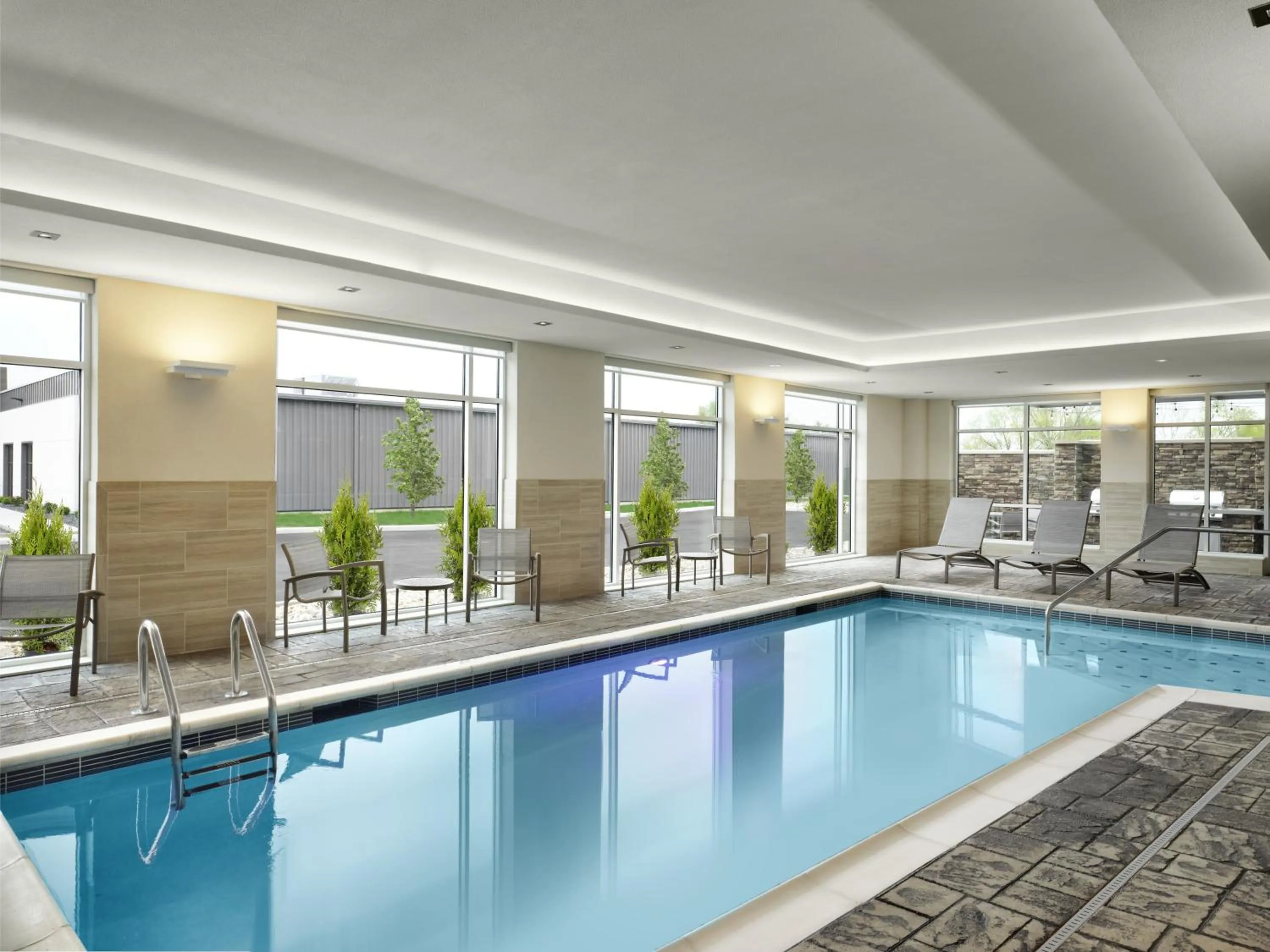 Swimming pool in SpringHill Suites by Marriot Troy Dayton