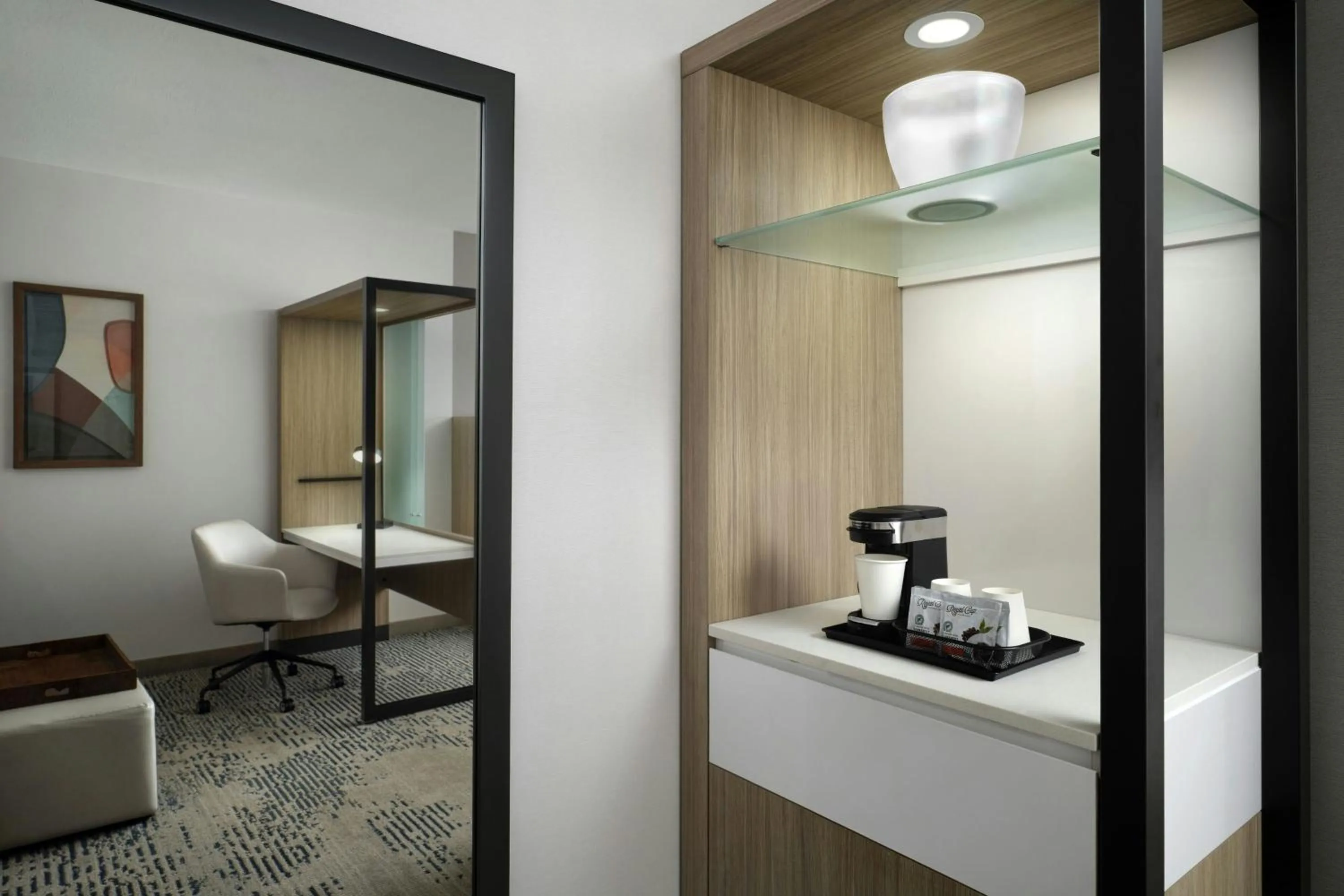 Lounge or bar in SpringHill Suites by Marriot Troy Dayton