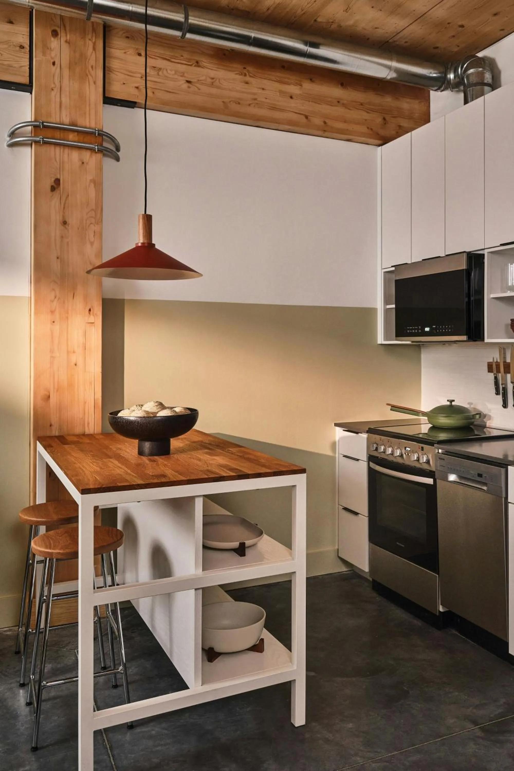 Kitchen or kitchenette in The Ann Savannah, Apartments by Marriott Bonvoy