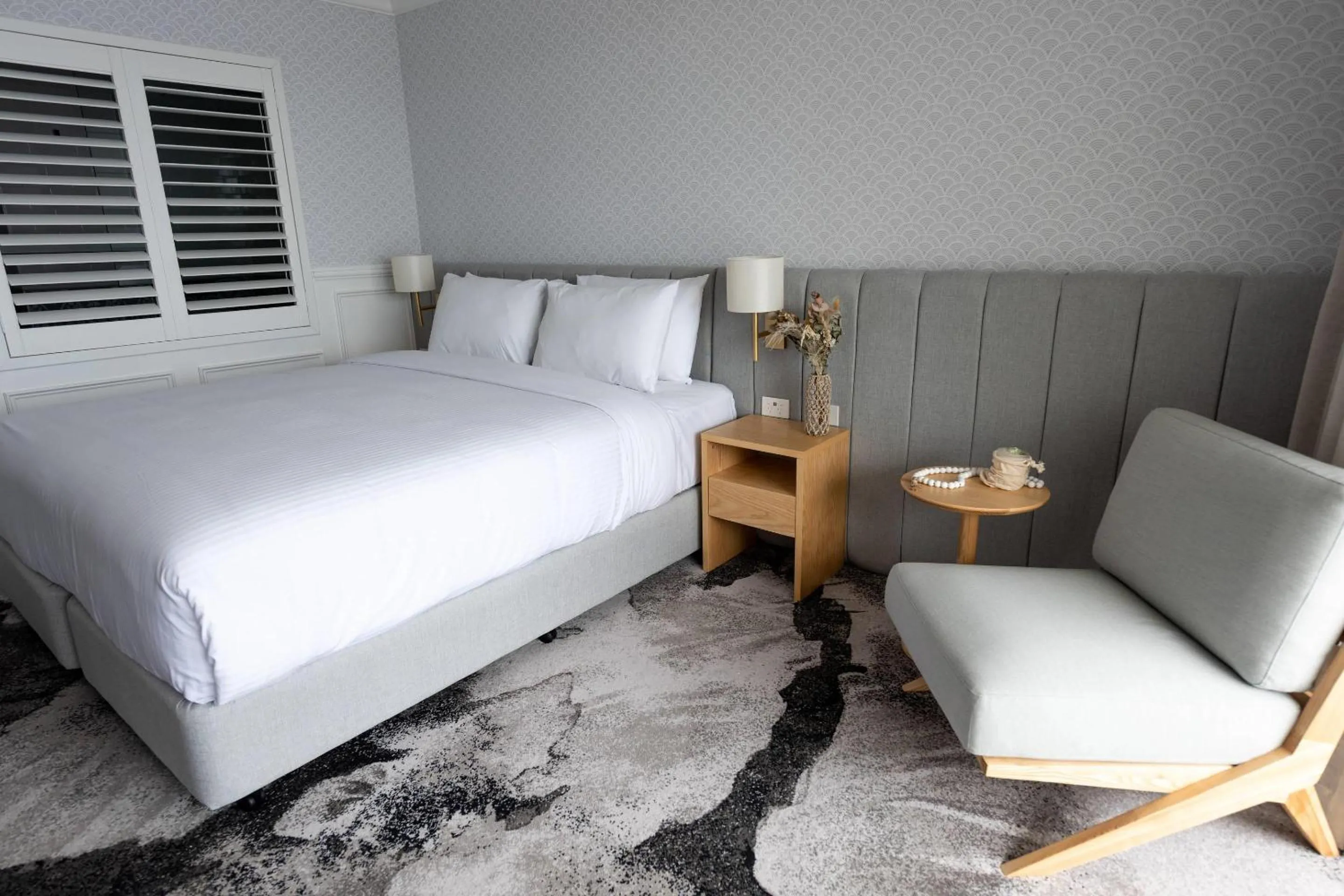 Bedroom, Bed in The Beachcomber Hotel & Resort, an Ascend Collection Resort