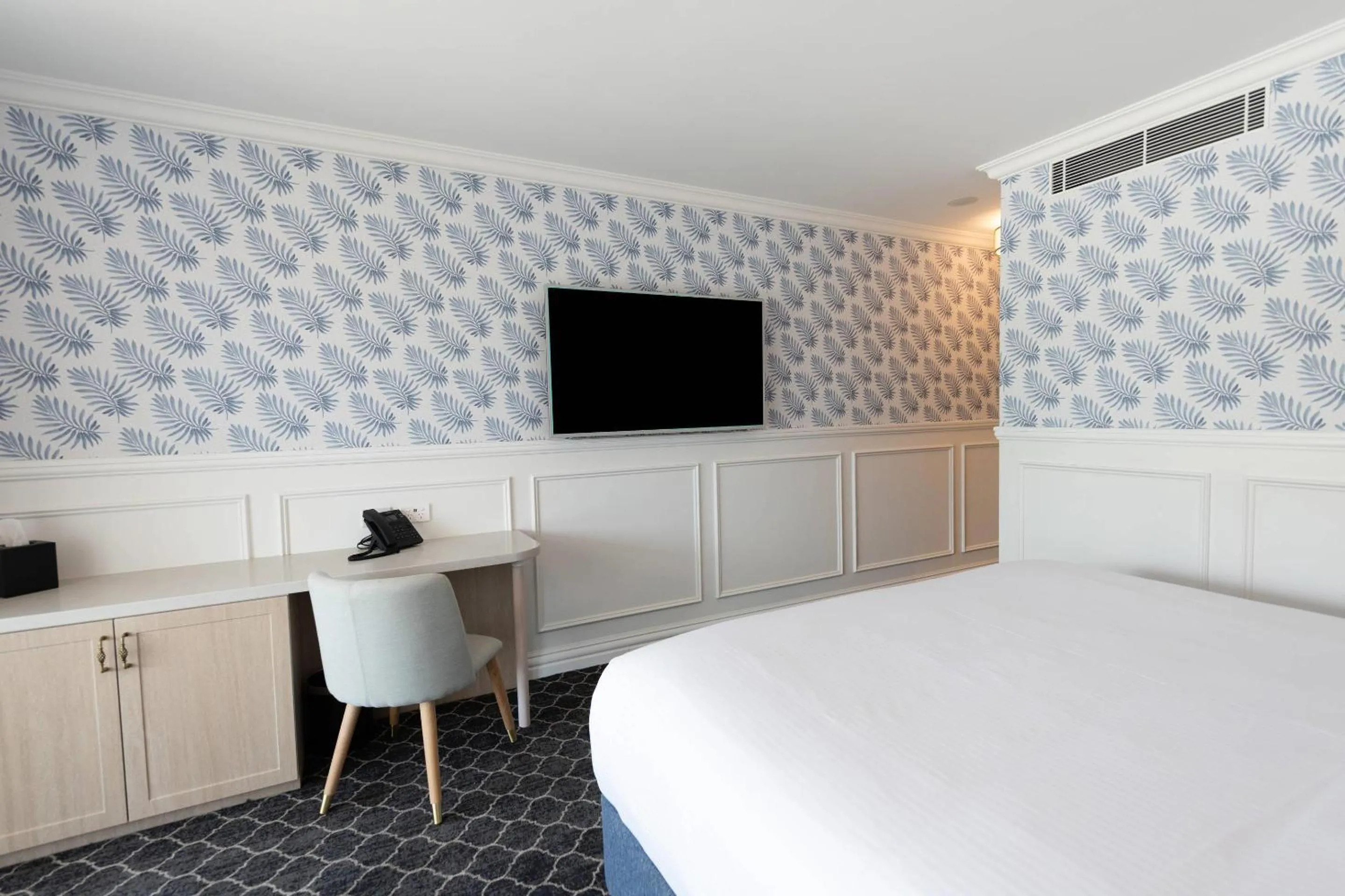 Bedroom, Bed in The Beachcomber Hotel & Resort, an Ascend Collection Resort