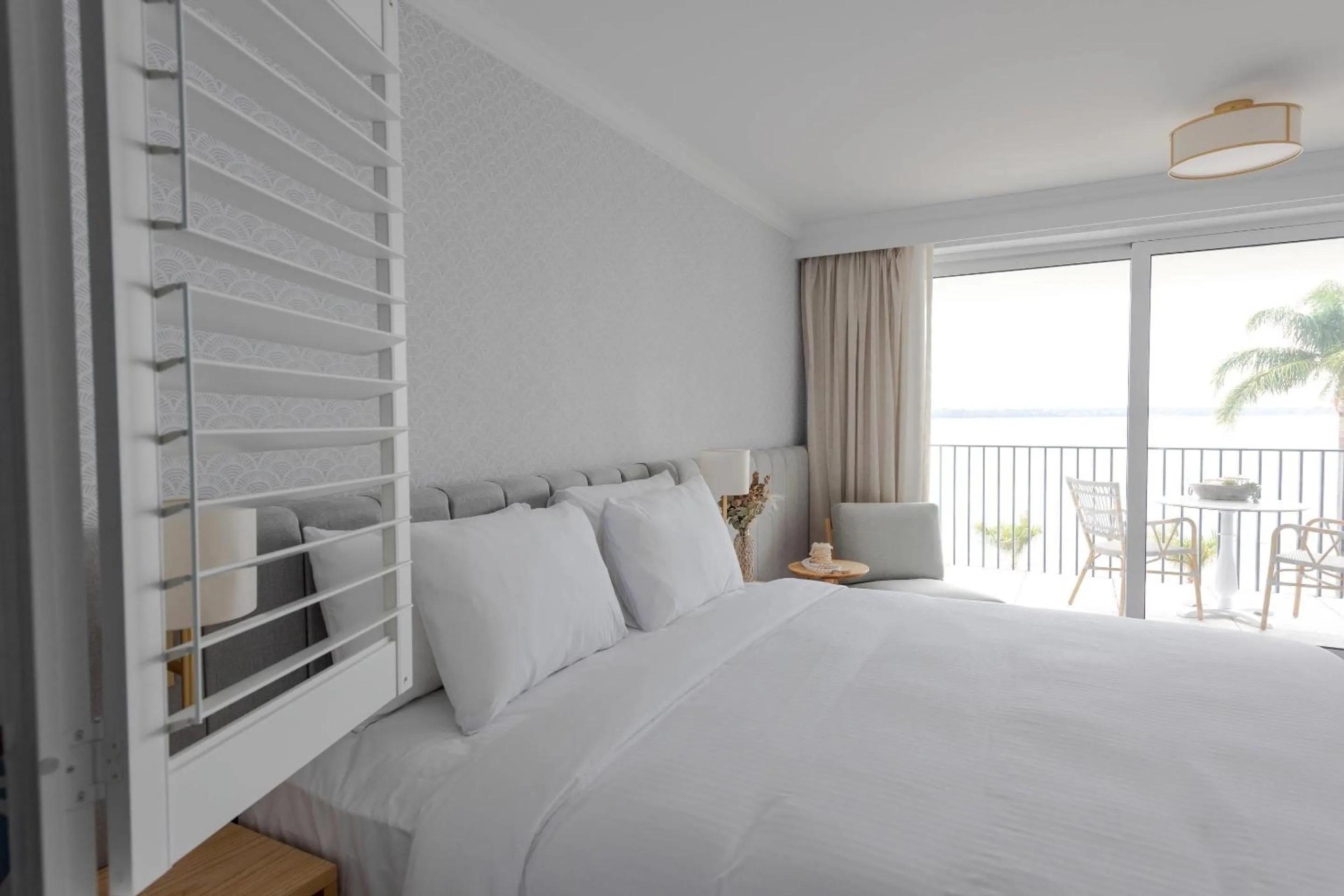 Bedroom, Bed in The Beachcomber Hotel & Resort, an Ascend Collection Resort