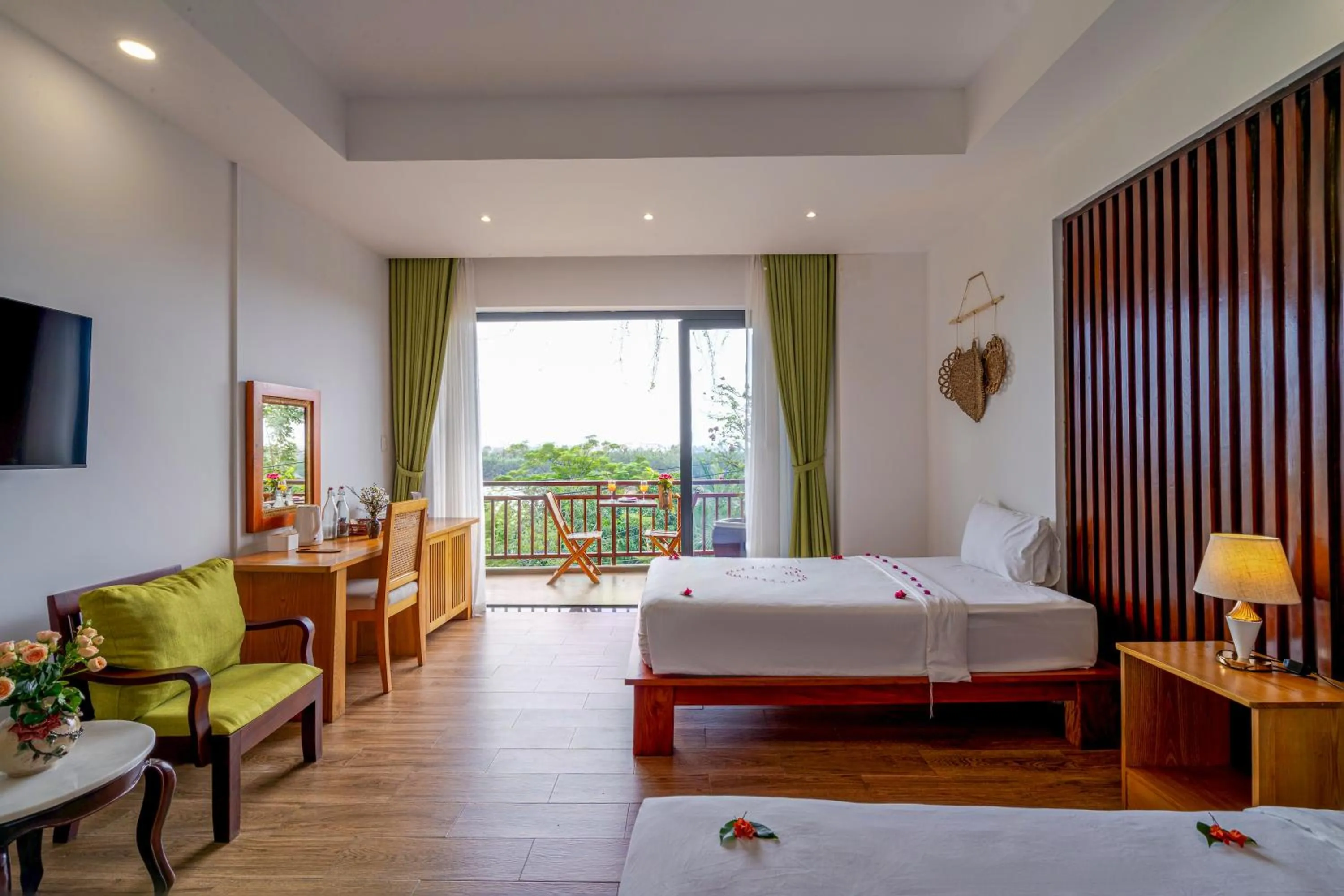 Communal lounge/ TV room, Bed in Palm Riverside Boutique