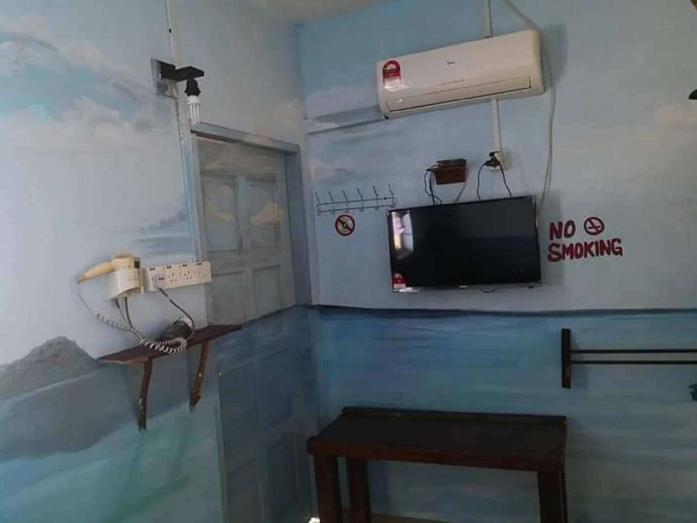 Communal lounge/ TV room in Pangkor Fish House