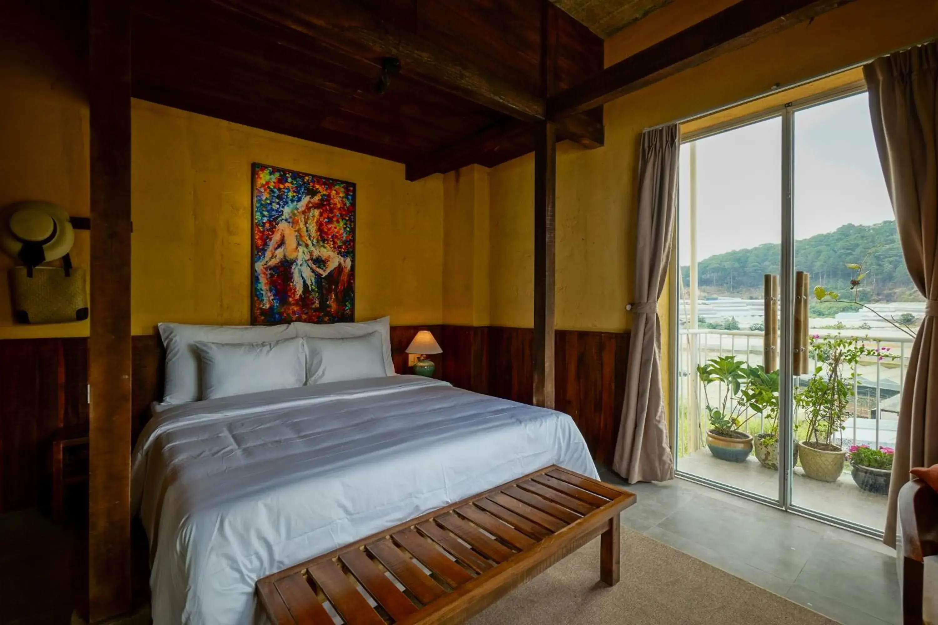 Deluxe Double Room with Bath in Nexus House An Son Da Lat Deluxe Double Room with Bath in Nexus House An Son Da Lat