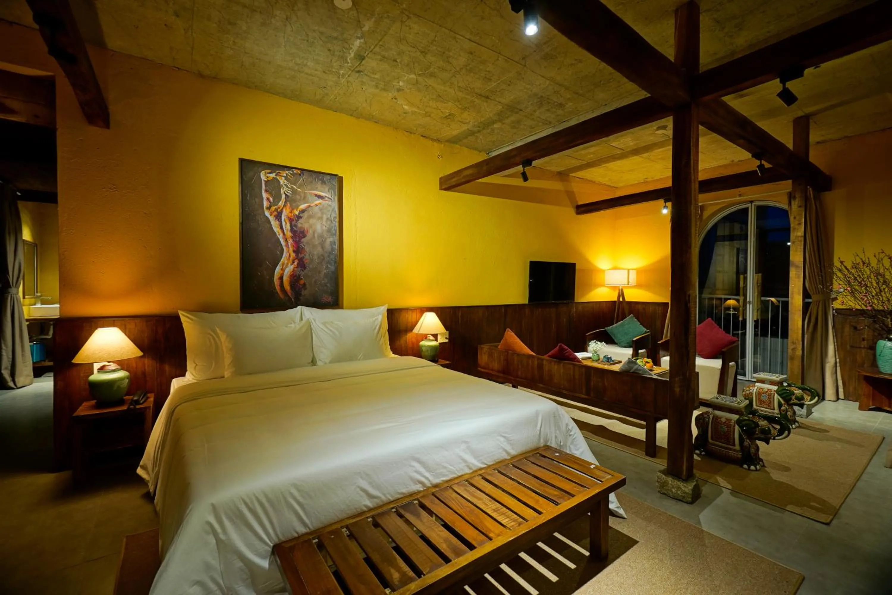 King Suite with Spa Bath in Nexus House An Son Da Lat
