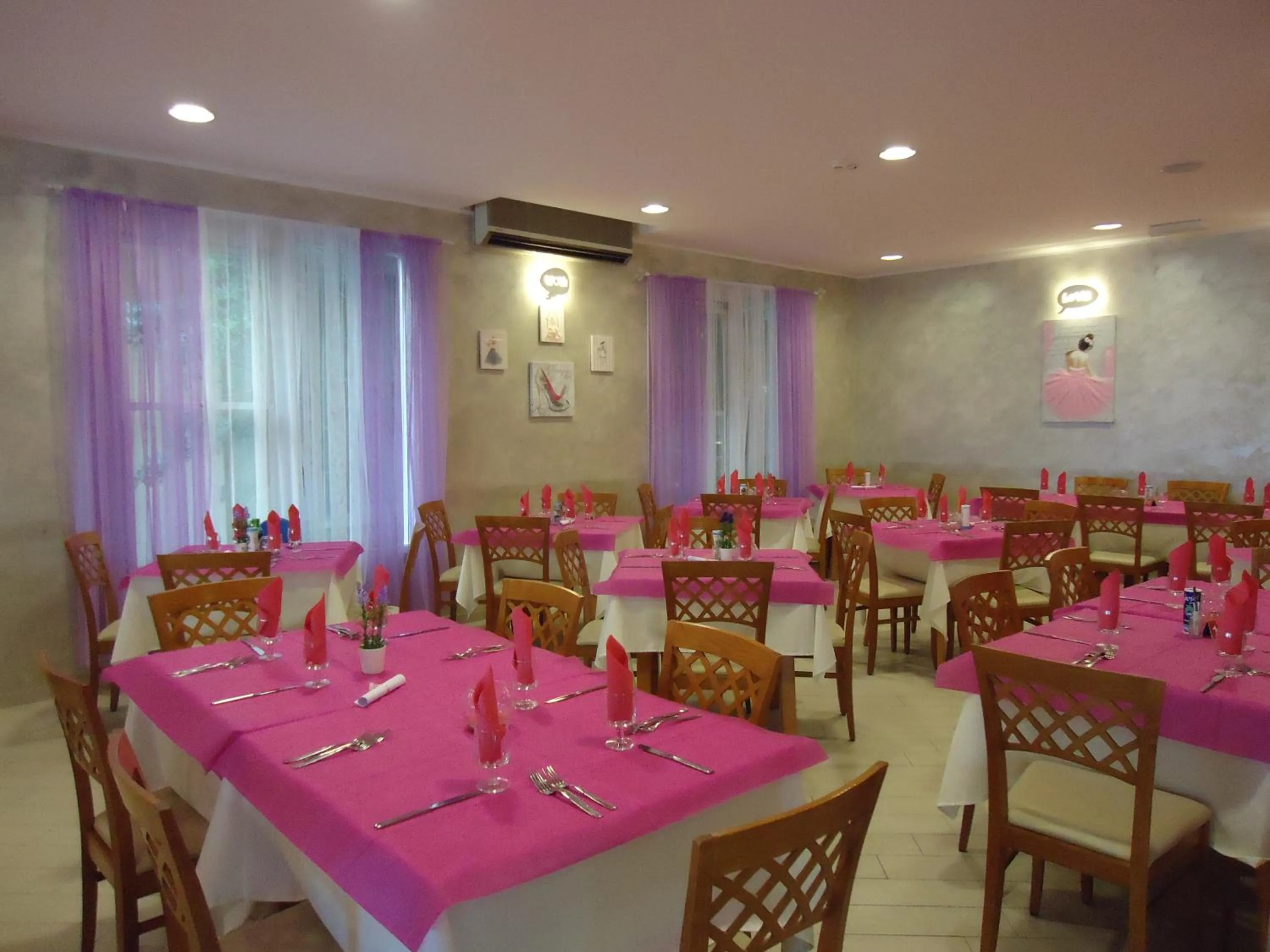 Restaurant/places to eat in Hotel Mont Blanc