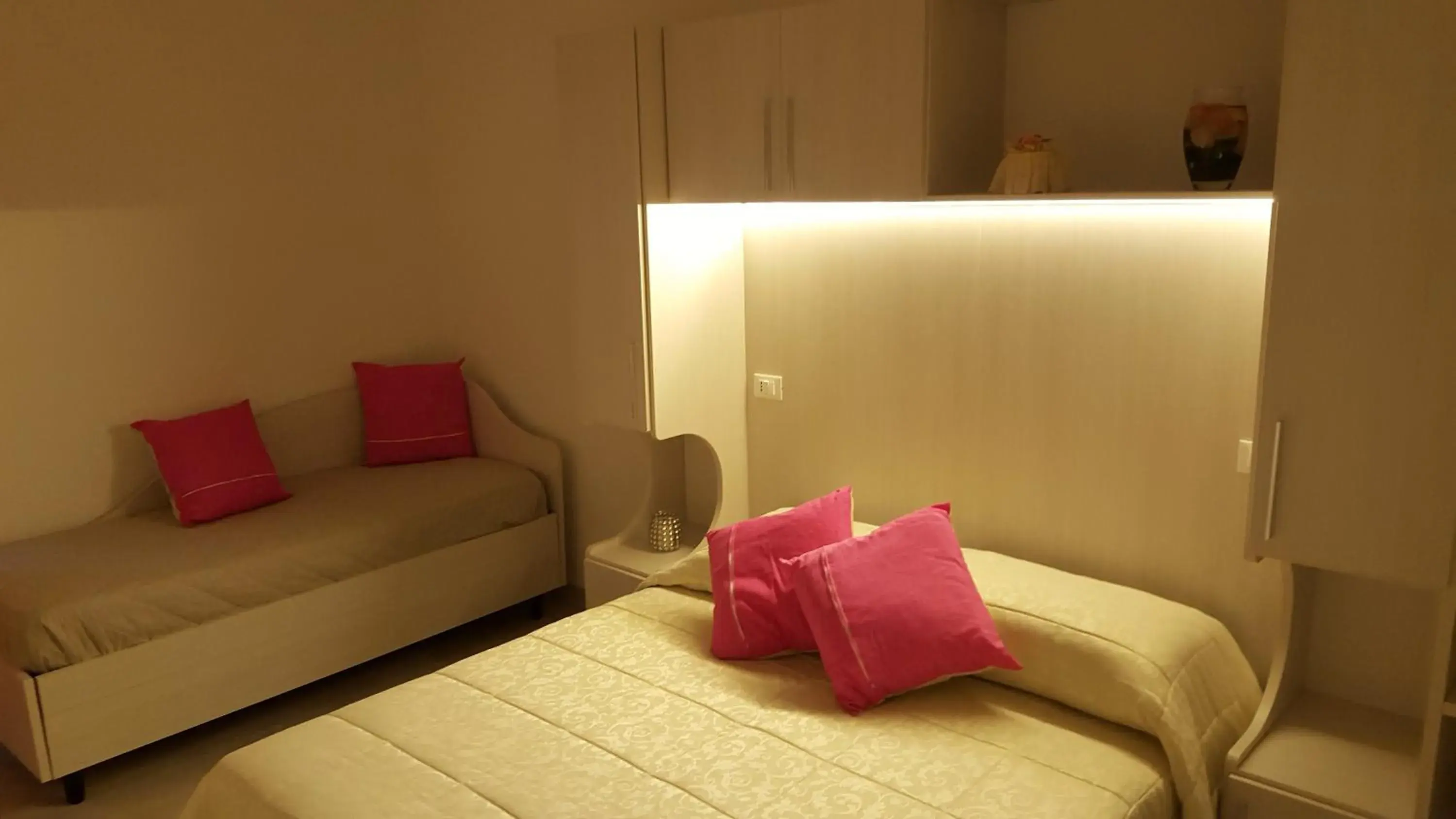 Bedroom, Seating Area in Hotel Mont Blanc