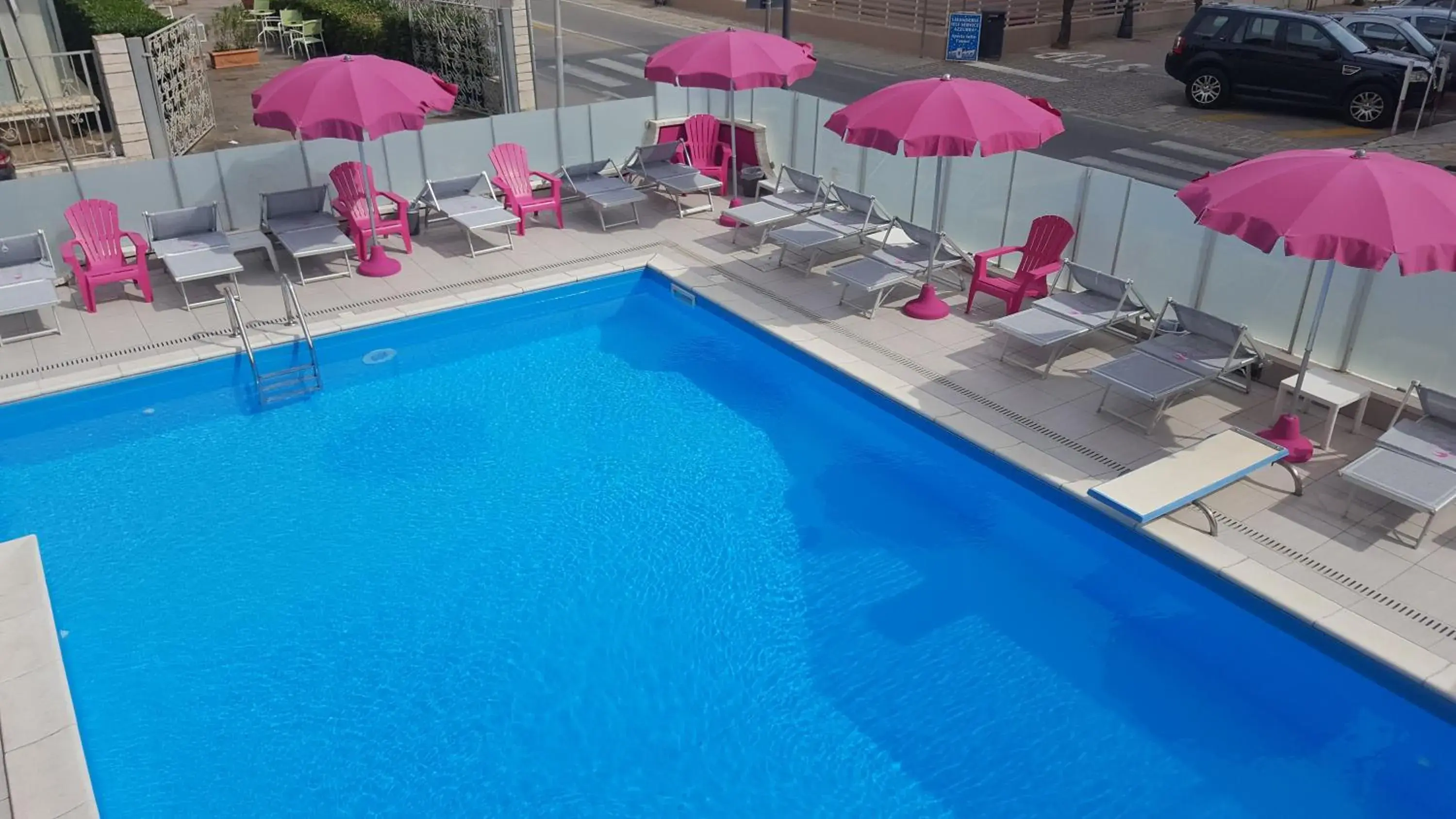 Swimming Pool in Hotel Mont Blanc