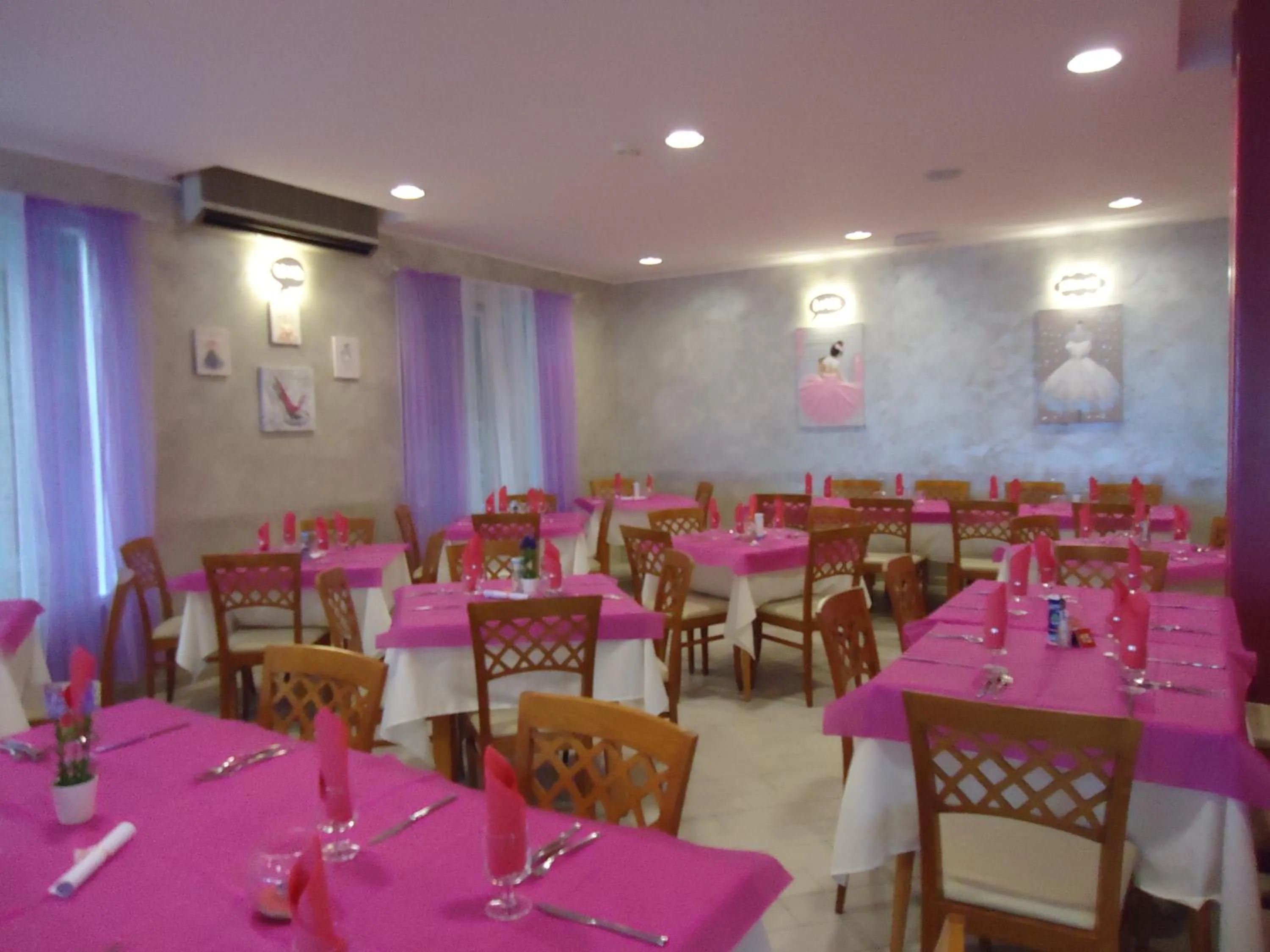 Restaurant/places to eat in Hotel Mont Blanc