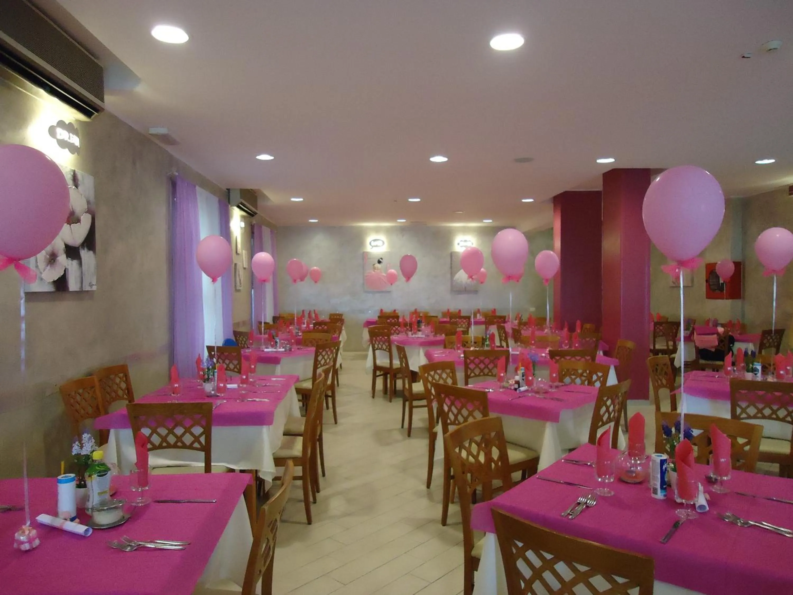 Restaurant/places to eat in Hotel Mont Blanc