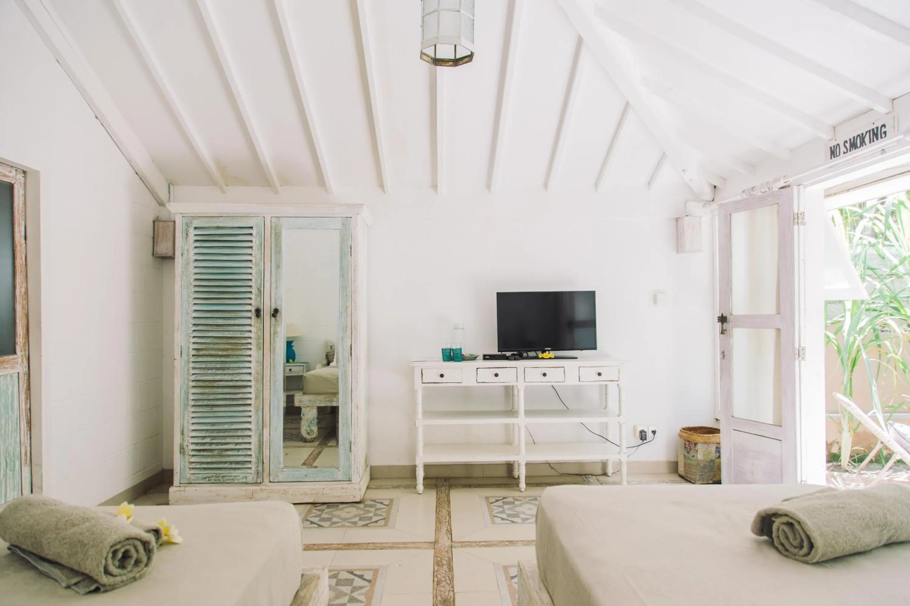 Photo of the whole room, Bed in Palmeto Village