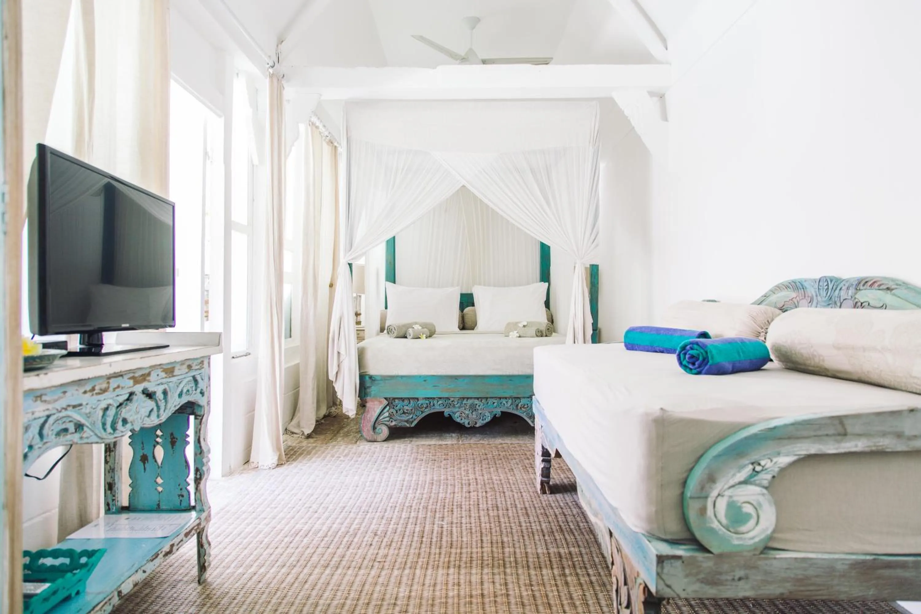 Photo of the whole room, Bed in Palmeto Village