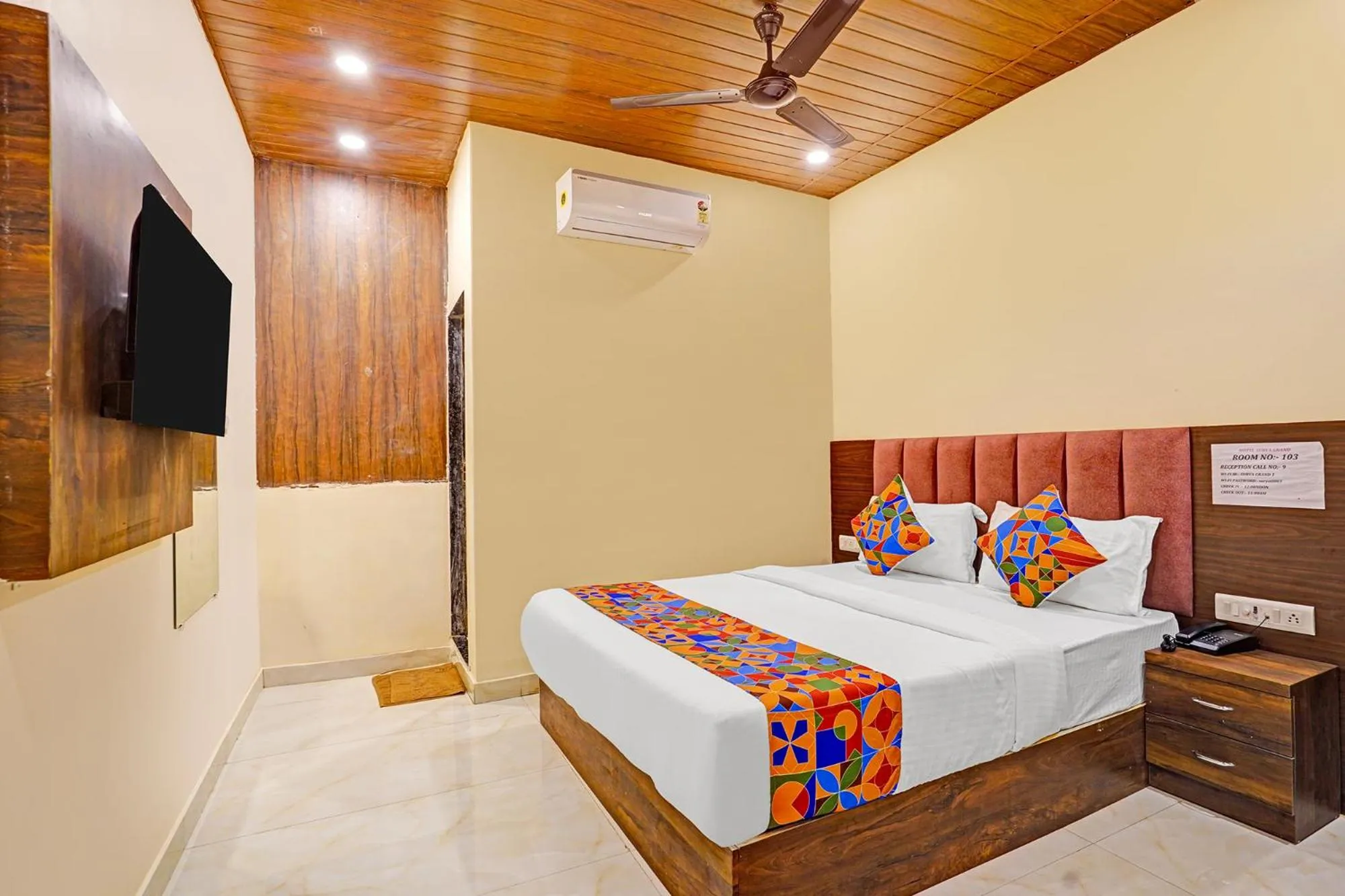 Bed in Via Surya Grand