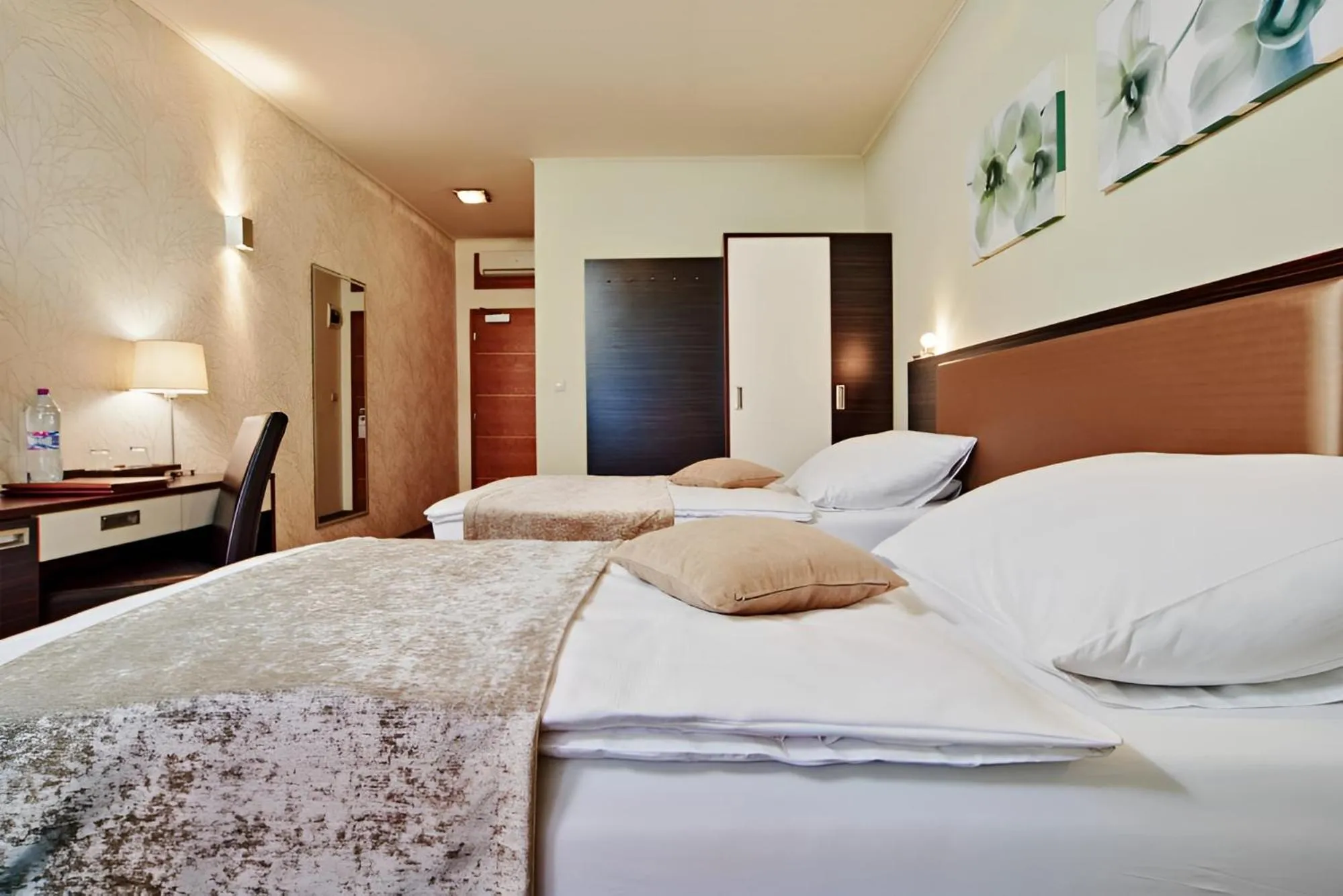 Photo of the whole room, Bed in Privilege Apartments