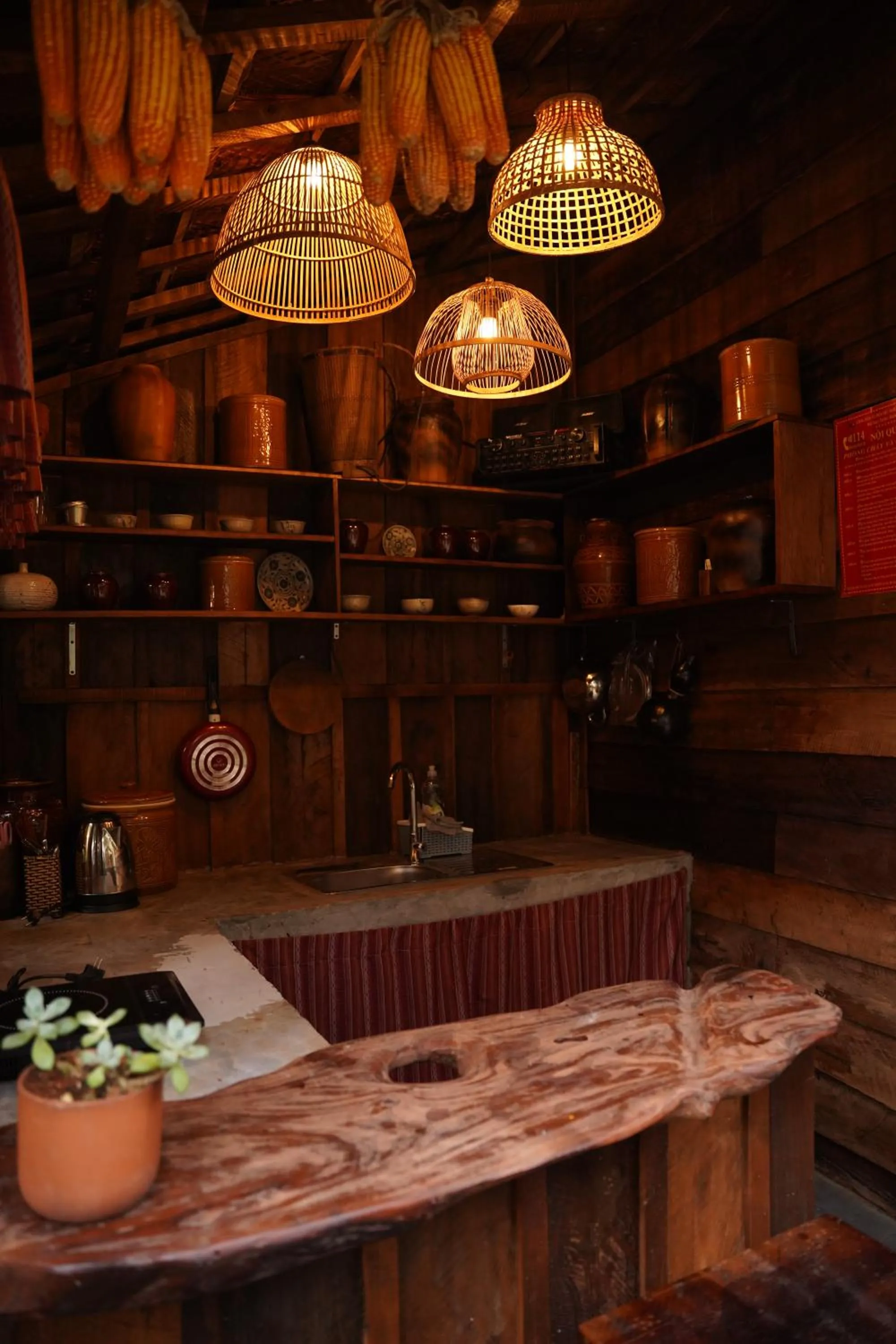 Kitchen or kitchenette in Ôna's House - Homestay Pleiku