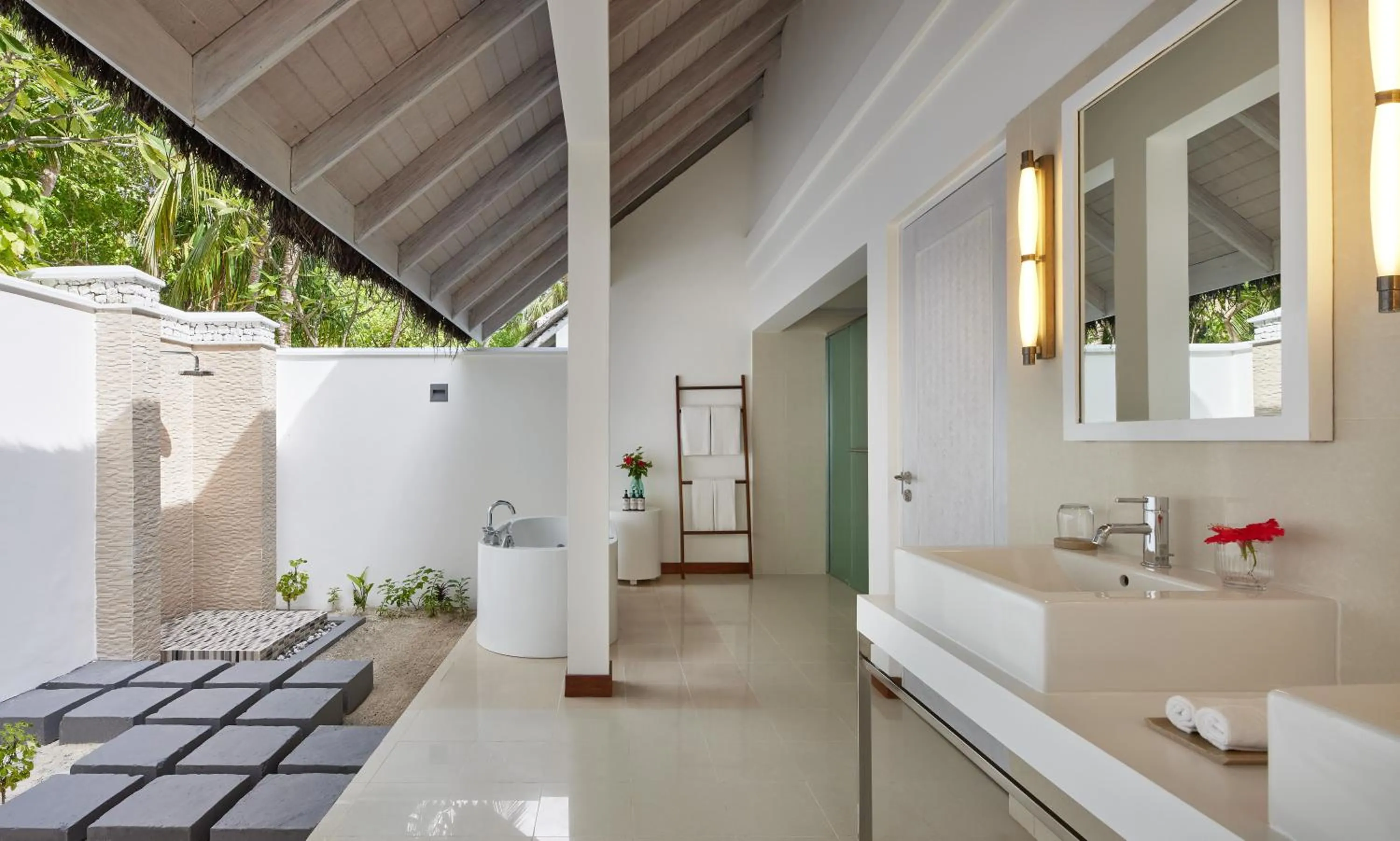 Bathroom in NH Maldives Kuda Rah Resort