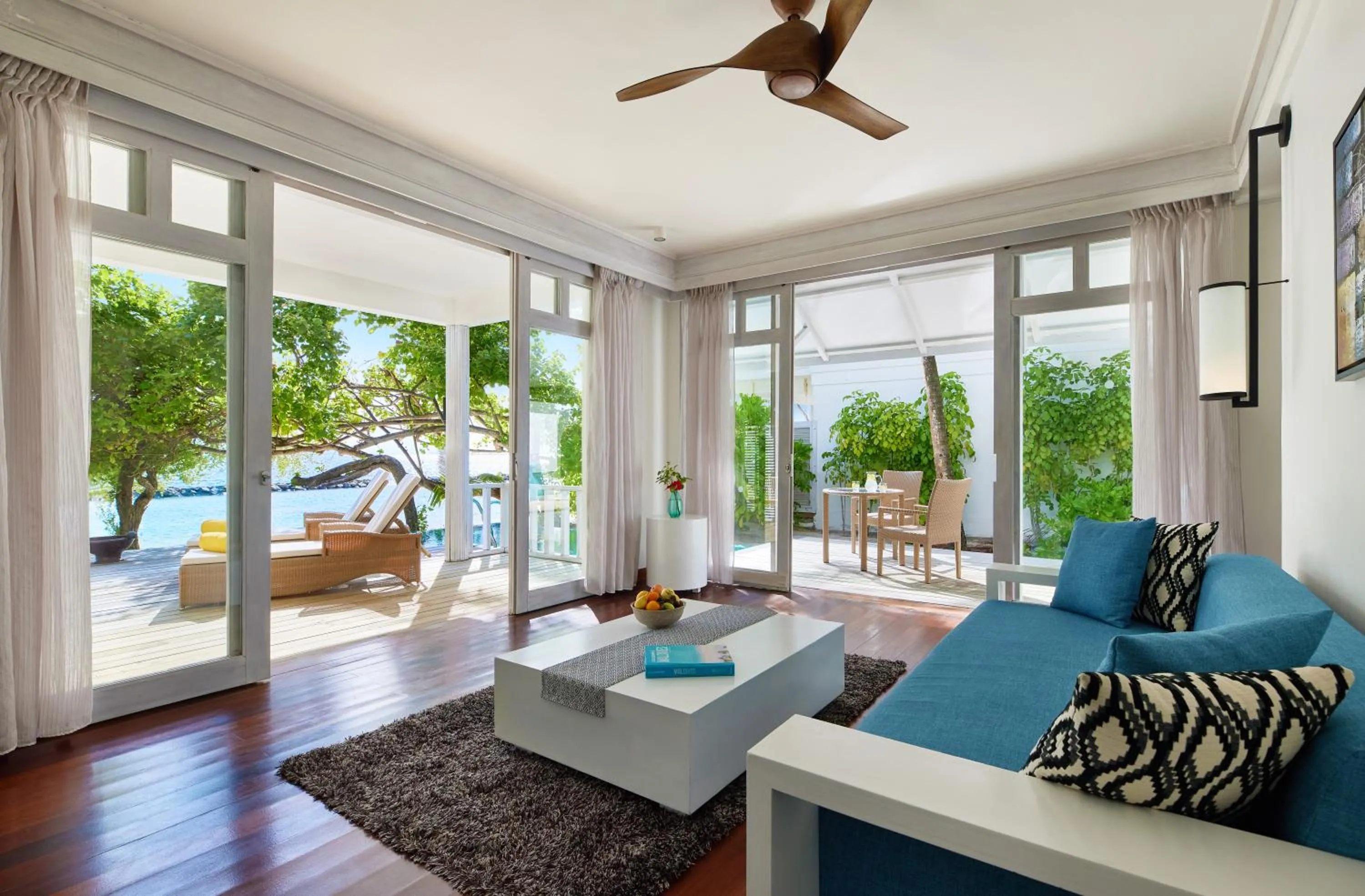Living room in NH Maldives Kuda Rah Resort