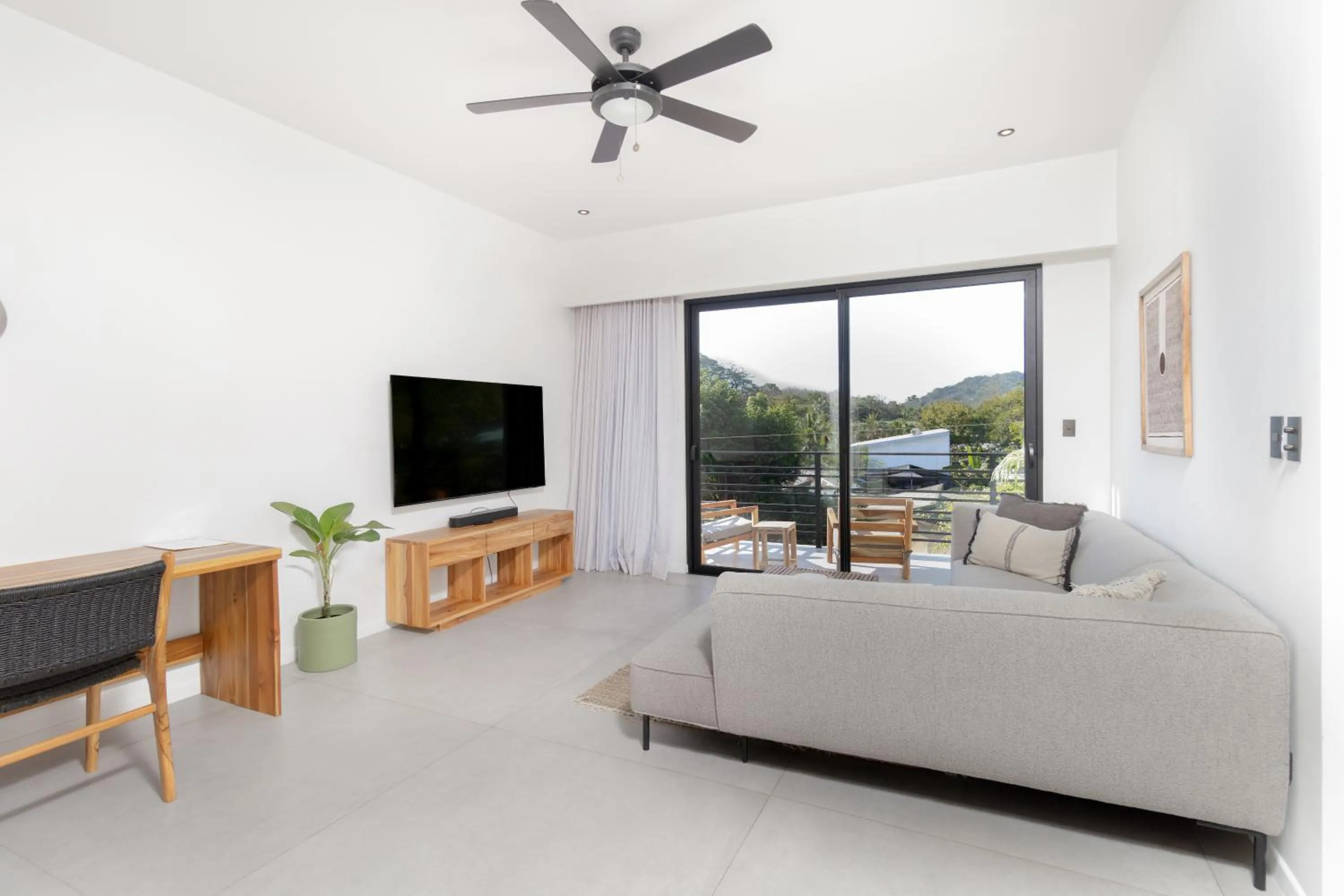 TV and multimedia in Casa Swell Boutique Hotel Santa Teresa