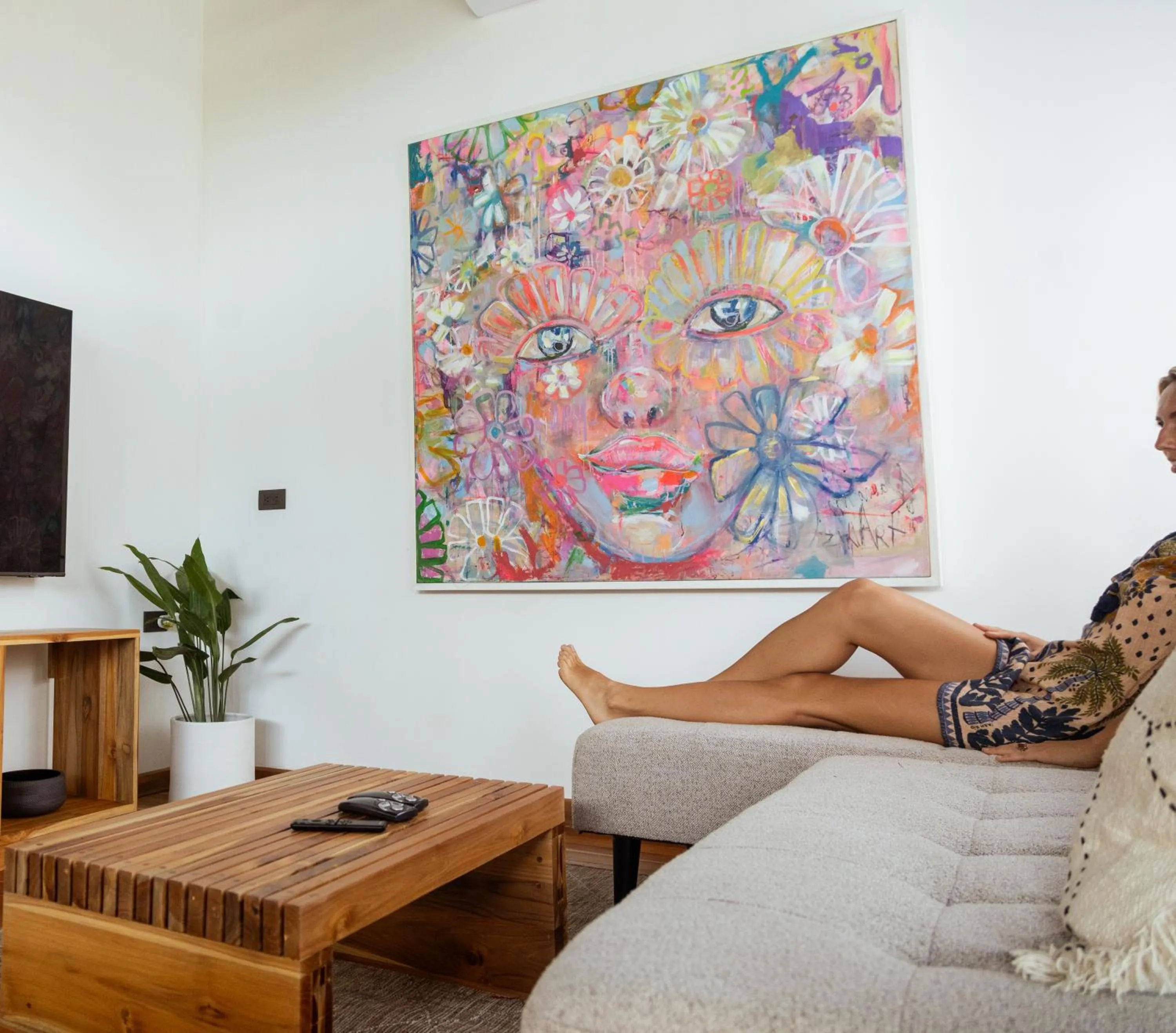 TV and multimedia in Casa Swell Boutique Hotel Santa Teresa