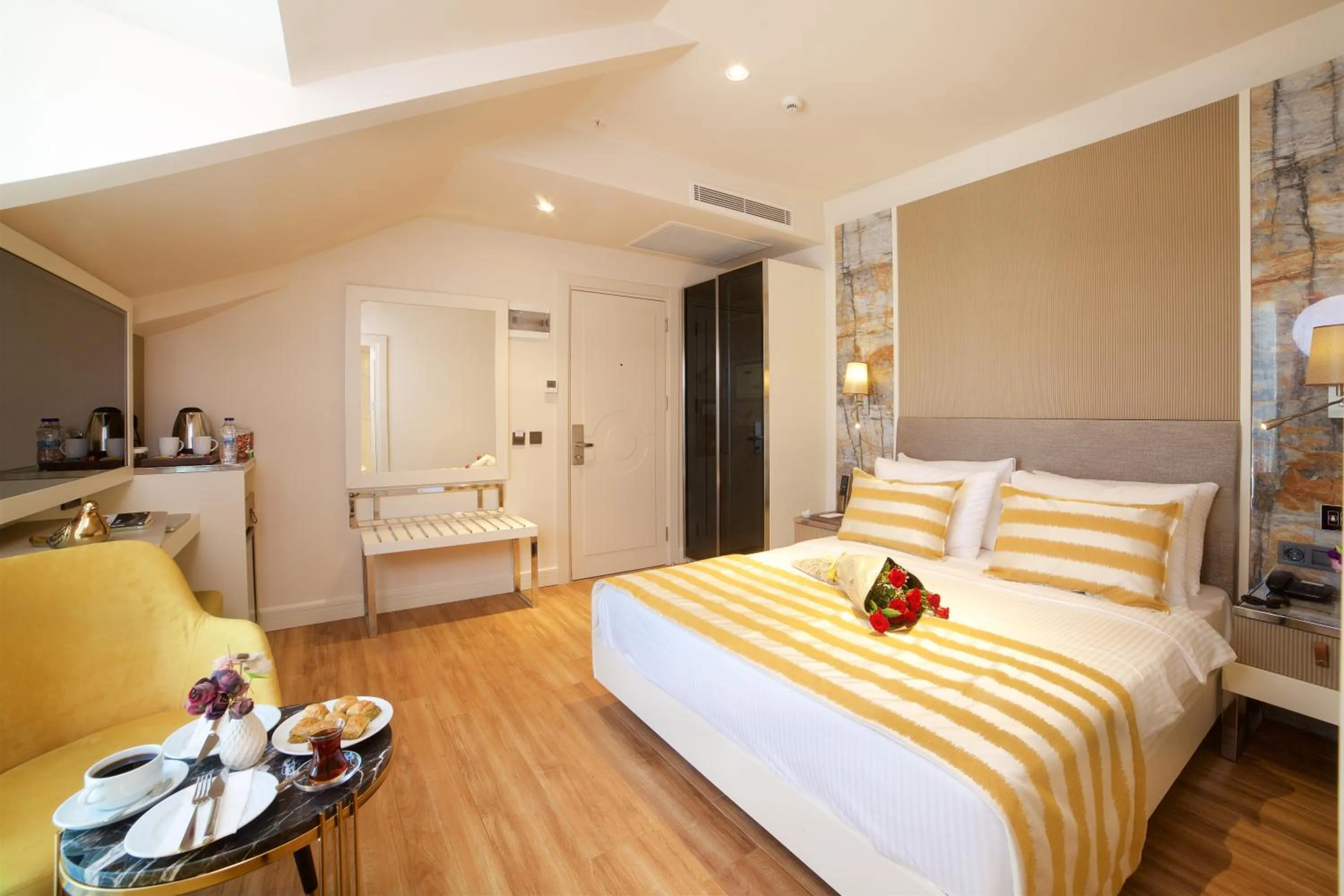 Balcony/Terrace, Bed in Icon Hotel Taksim