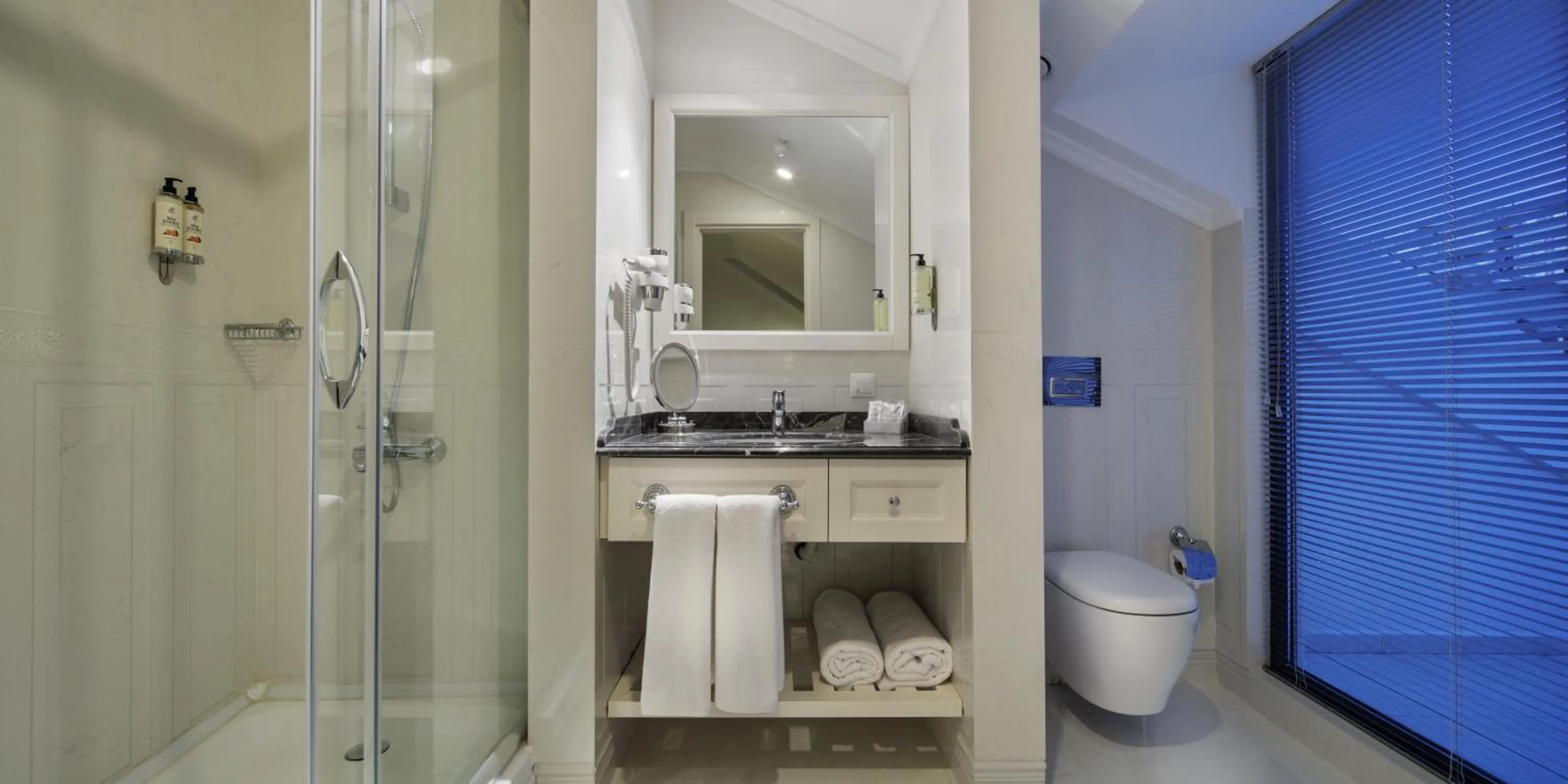 Photo of the whole room in Icon Hotel Taksim