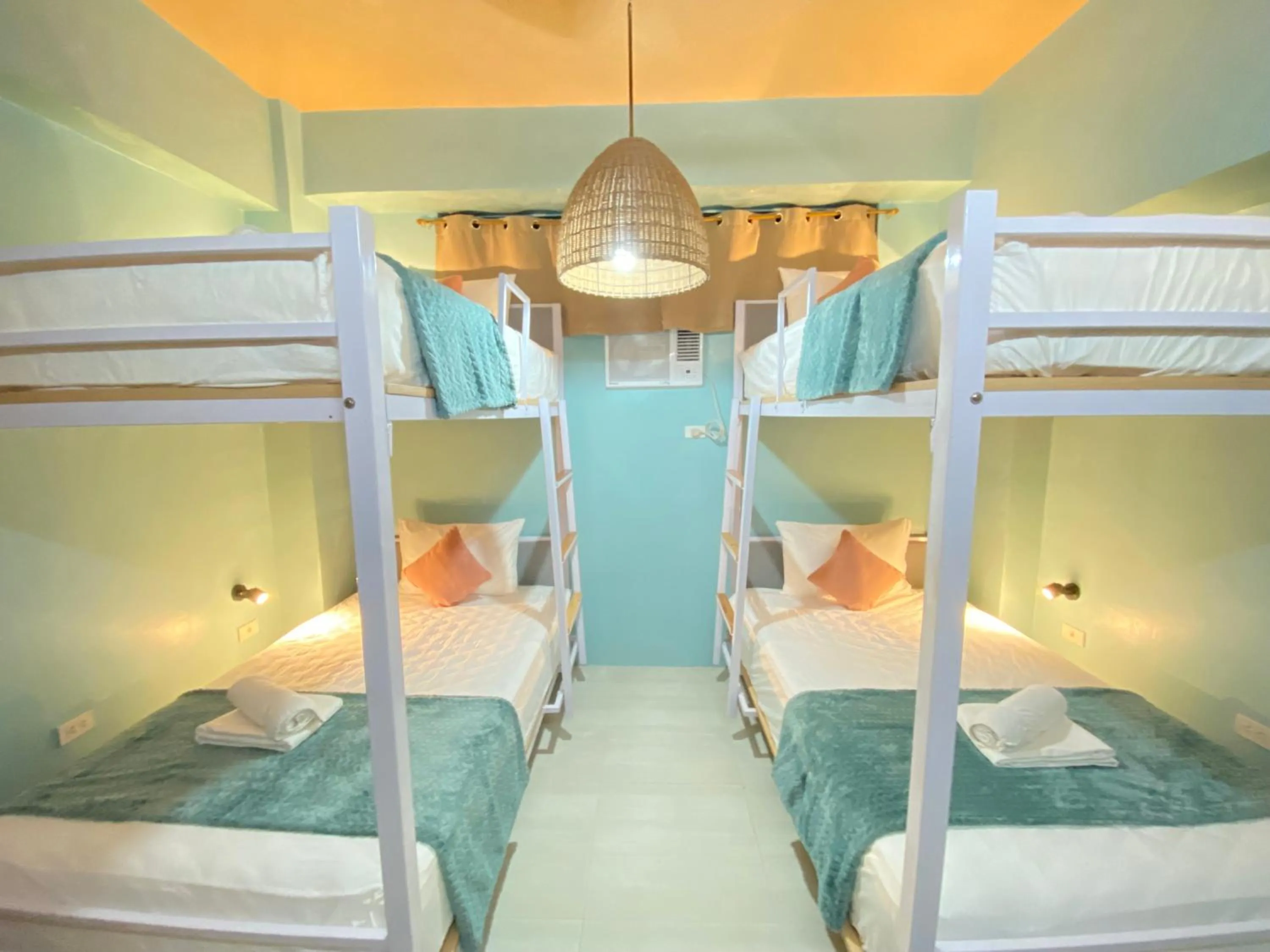 bunk bed in Barco El Nido Hotel