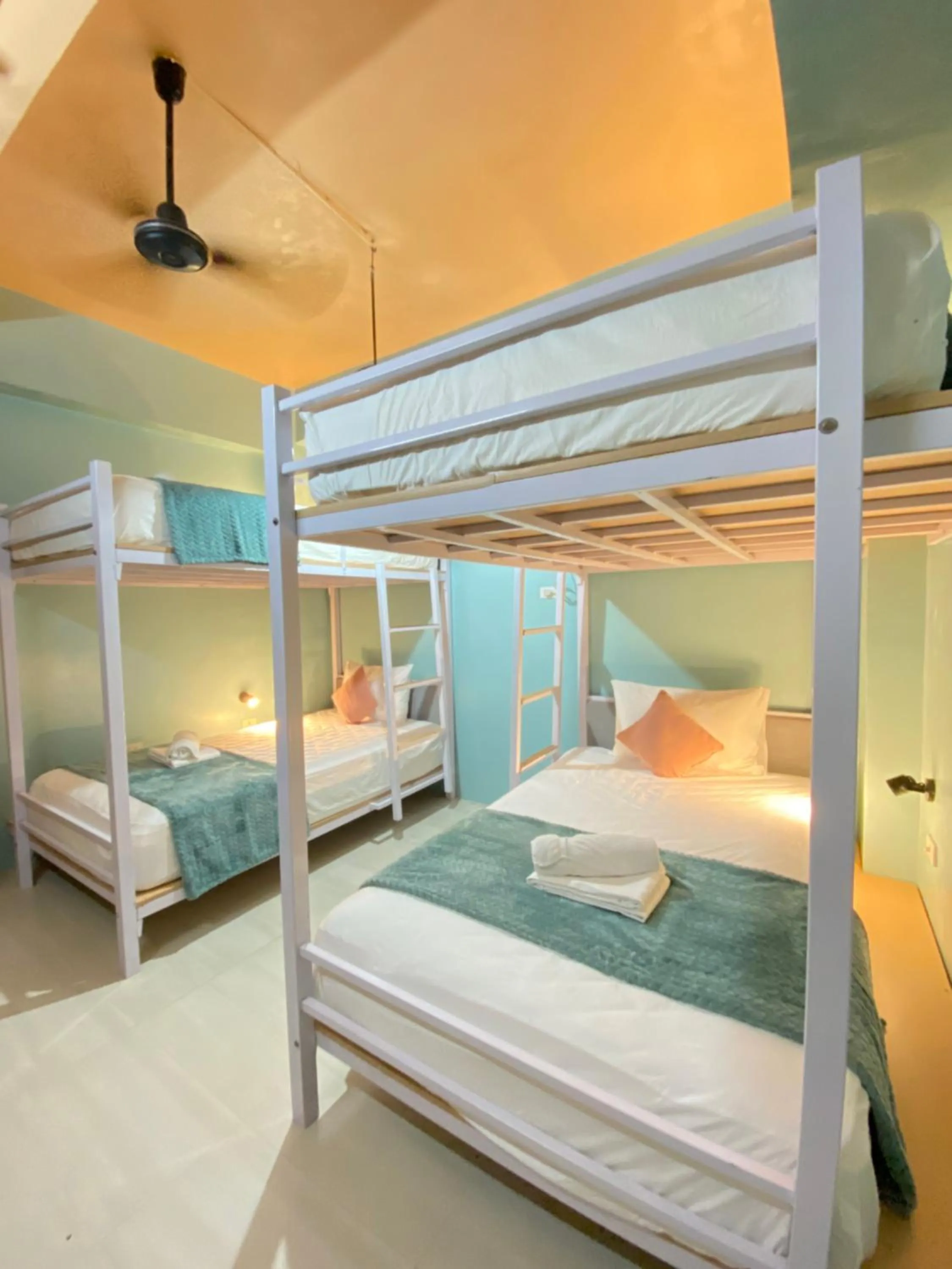 bunk bed in Barco El Nido Hotel