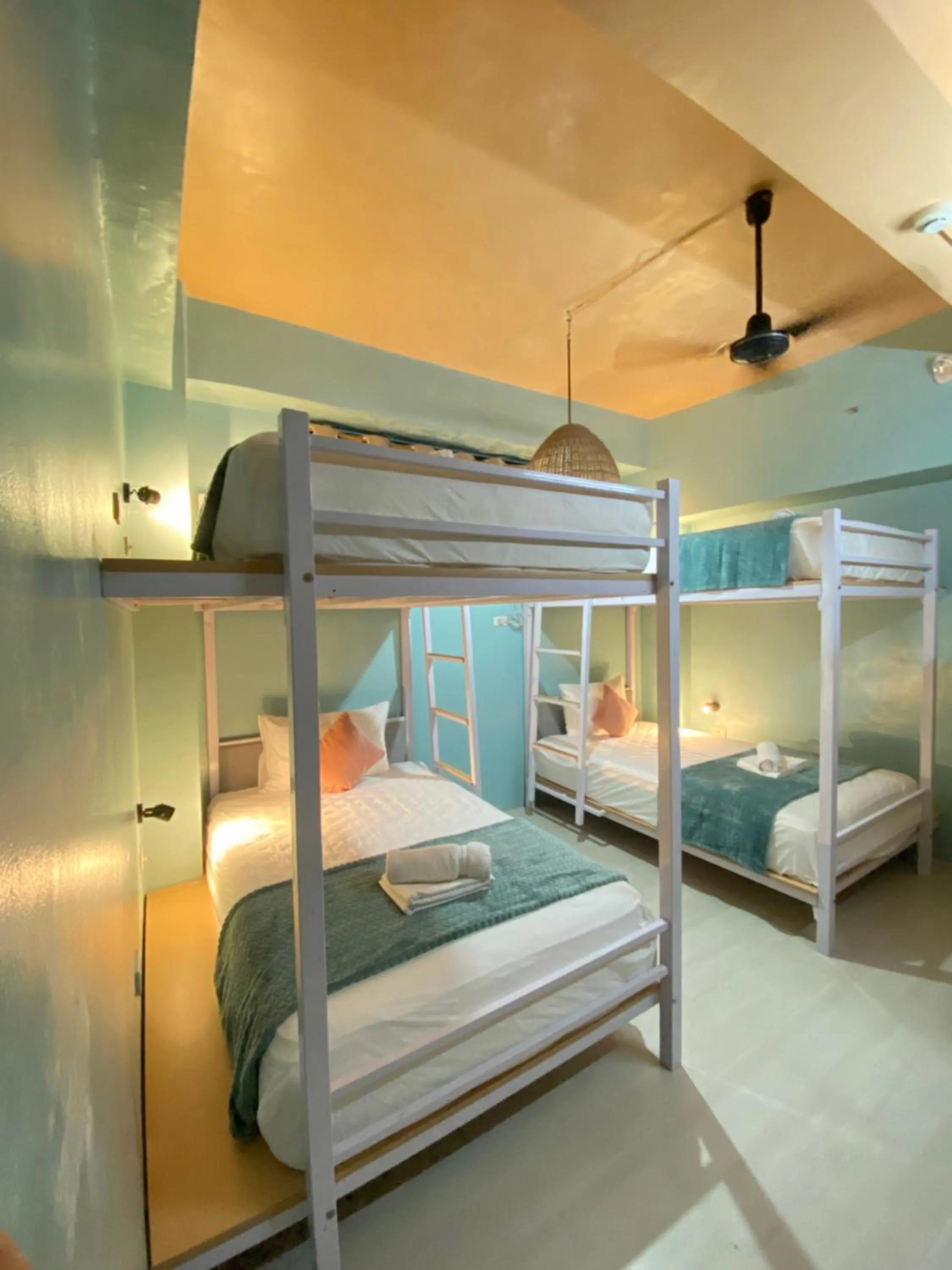 bunk bed in Barco El Nido Hotel