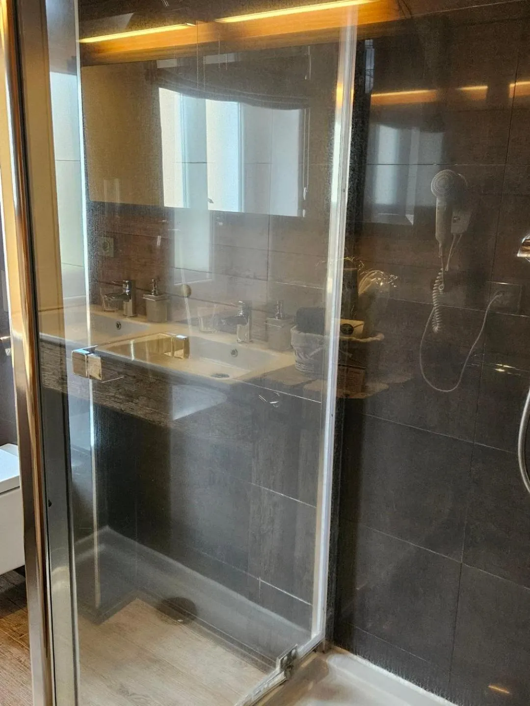 Shower in Zajazd Karczma Zagłoba