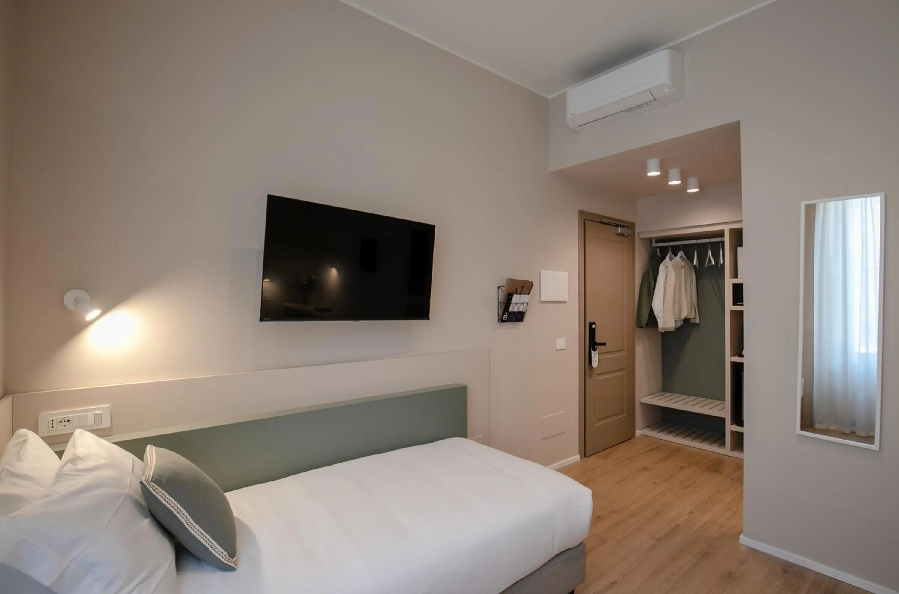 TV and multimedia, Bed in Aiello Hotels - Isola Design District
