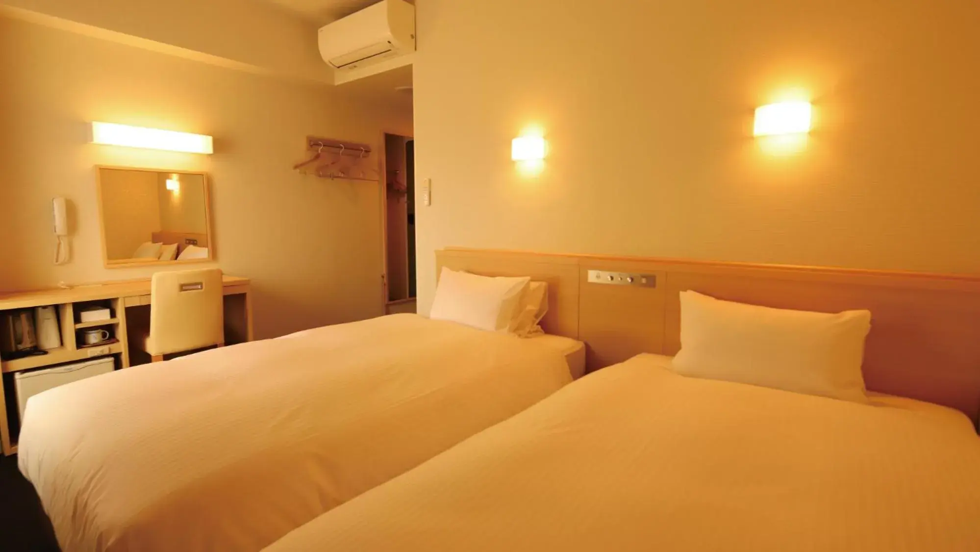 Twin Room - single occupancy - Non-Smoking in AB Hotel Gamagori Twin Room - single occupancy - Non-Smoking in AB Hotel Gamagori