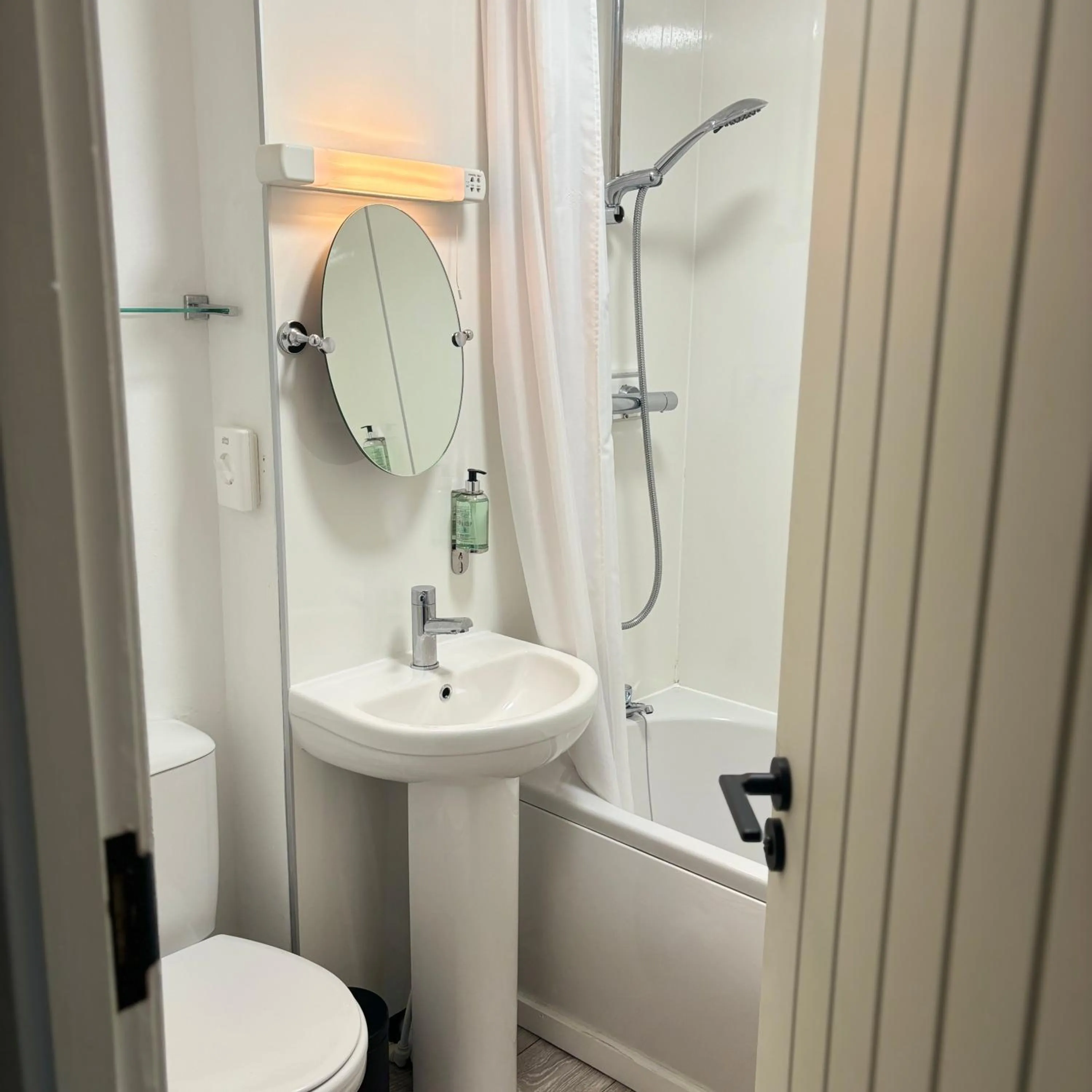 Shower in Lomond Hills Hotel & Health Club