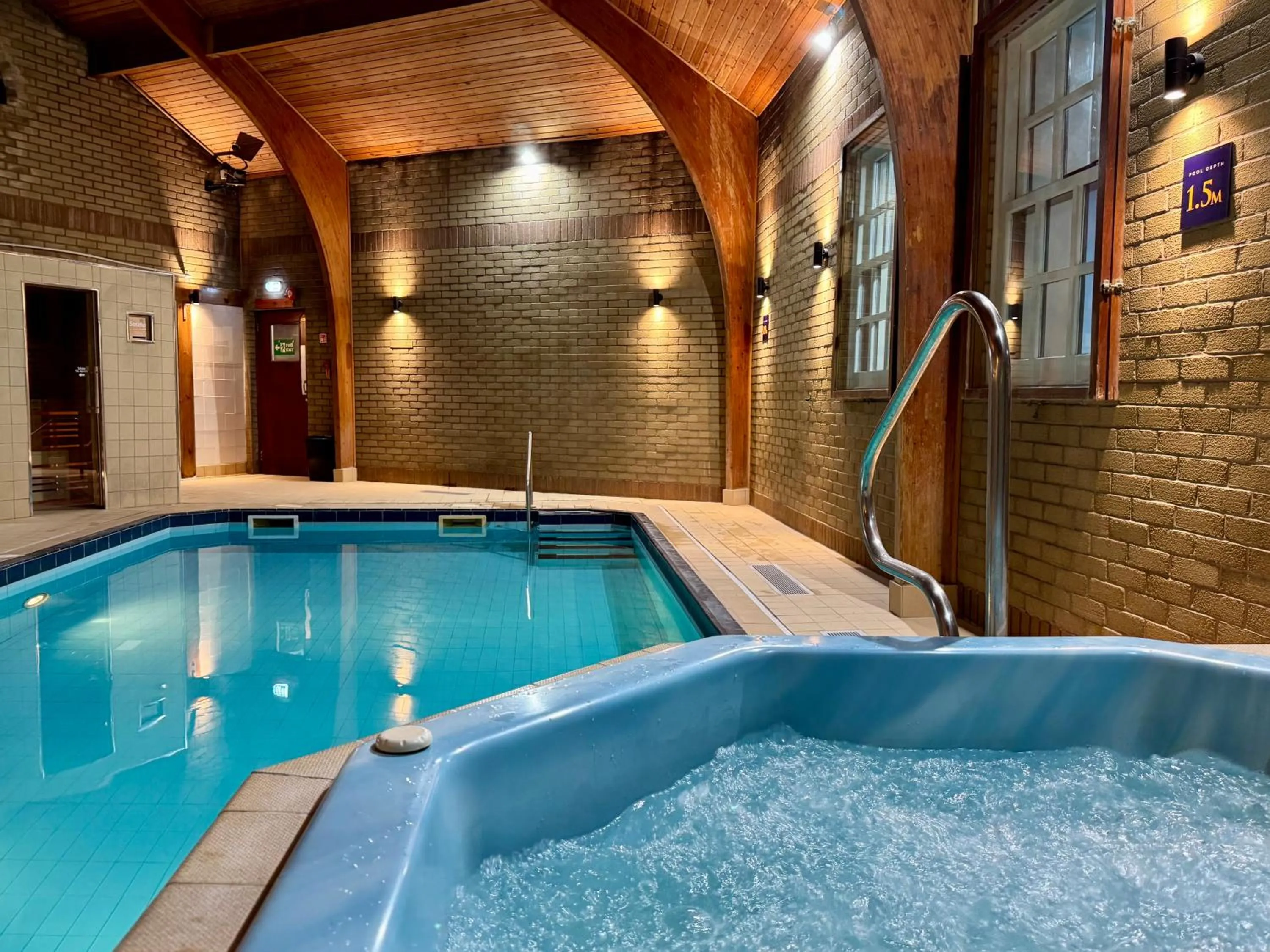 Swimming pool in Lomond Hills Hotel & Health Club