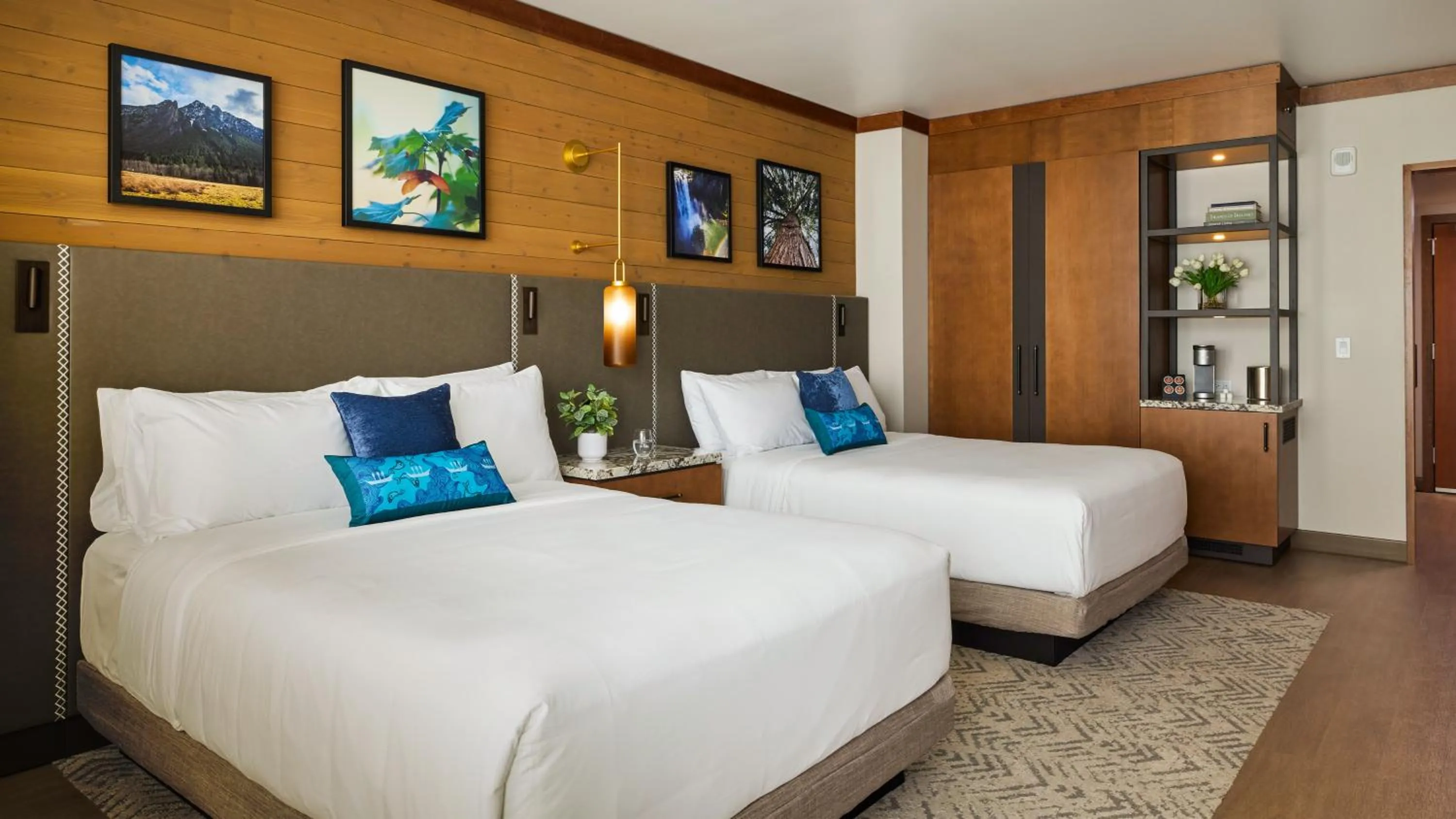 Bedroom, Bed in Snoqualmie Casino & Hotel