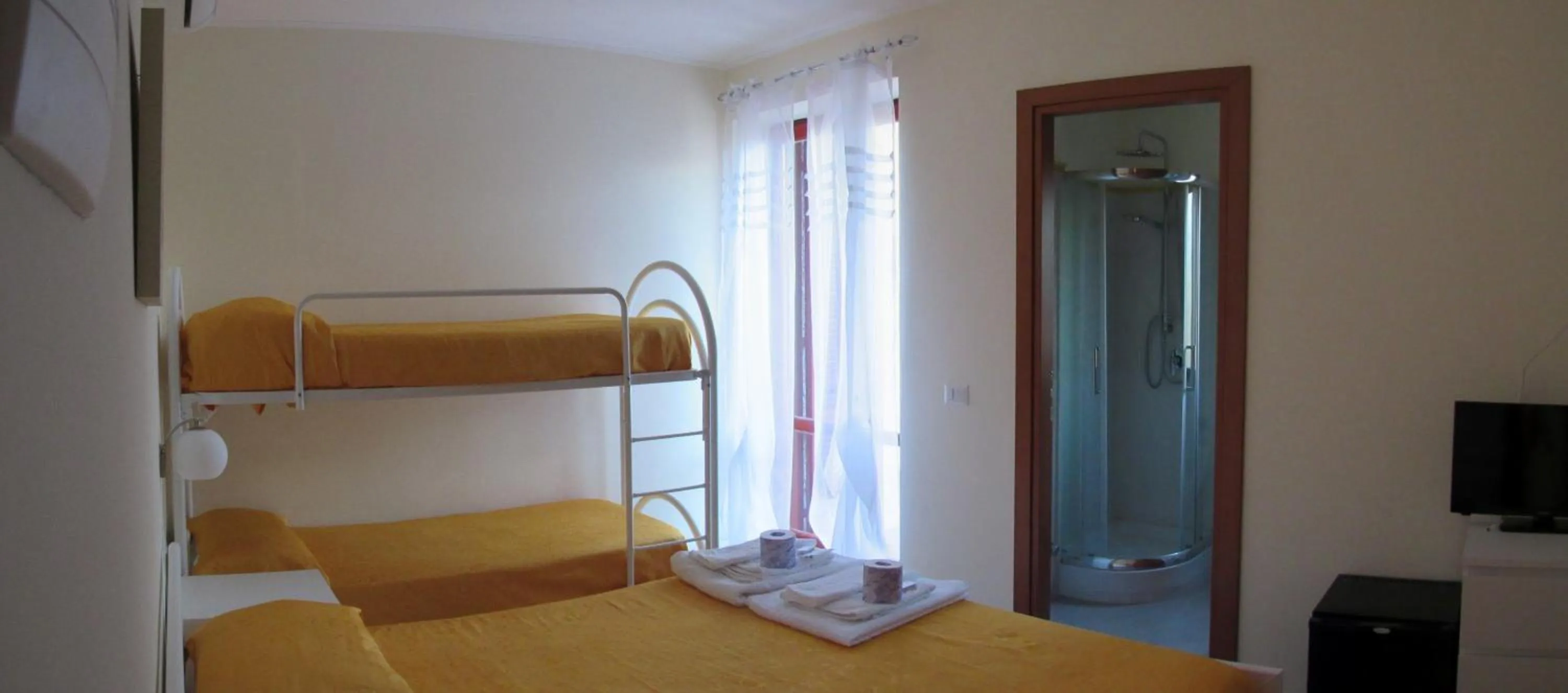 Photo of the whole room in Hotel Santa Rosalia