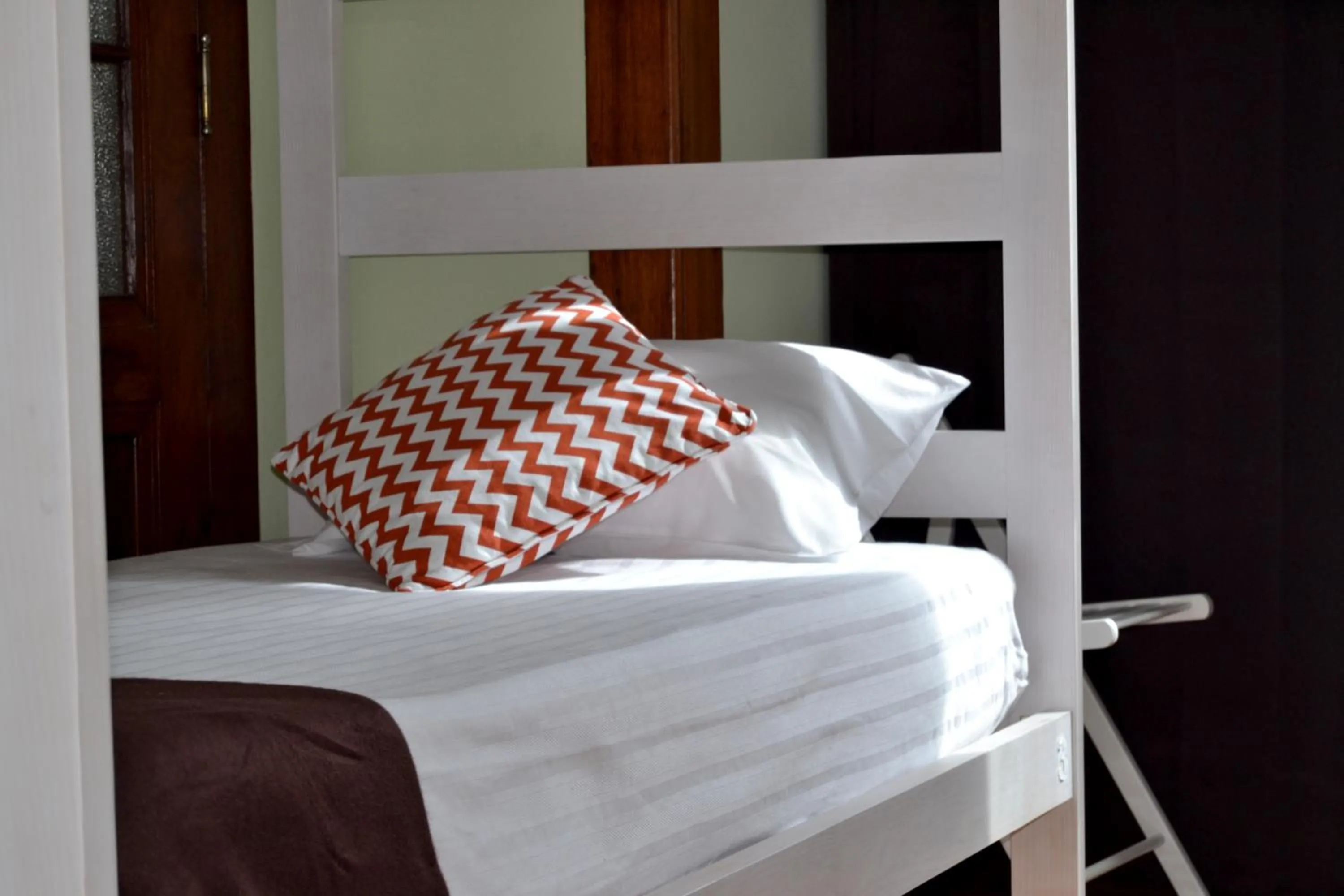 Bed in 6-Bed Dormitory Room in Coimbra Portagem Hostel